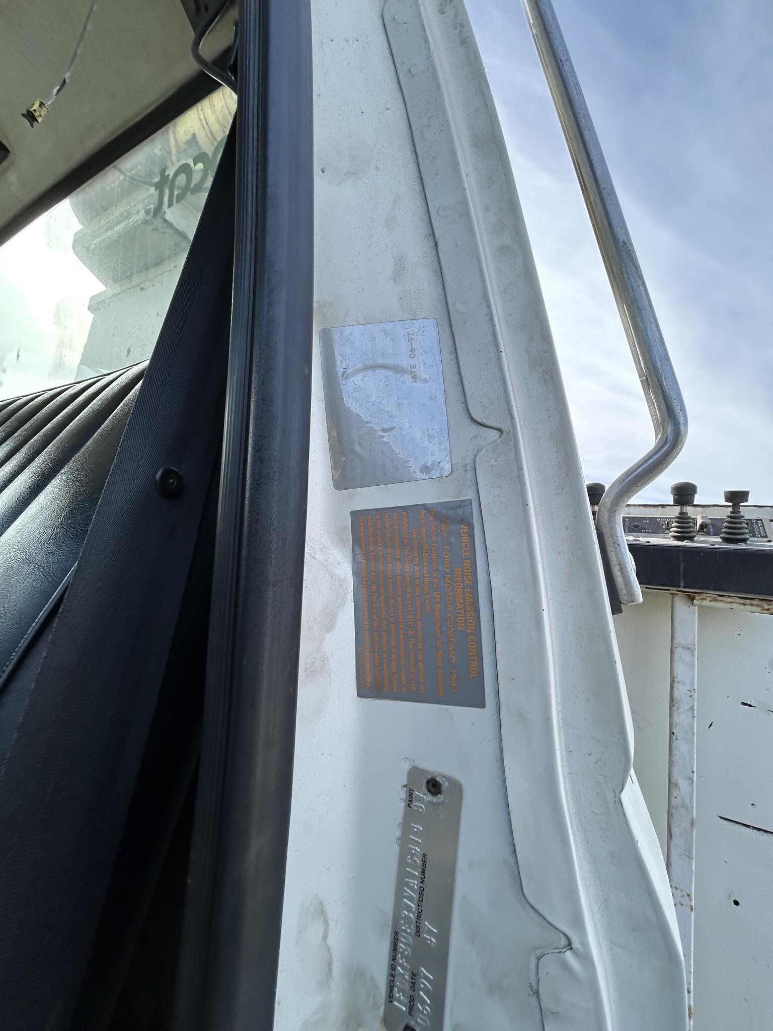 1998 Altec D842ABB Crane