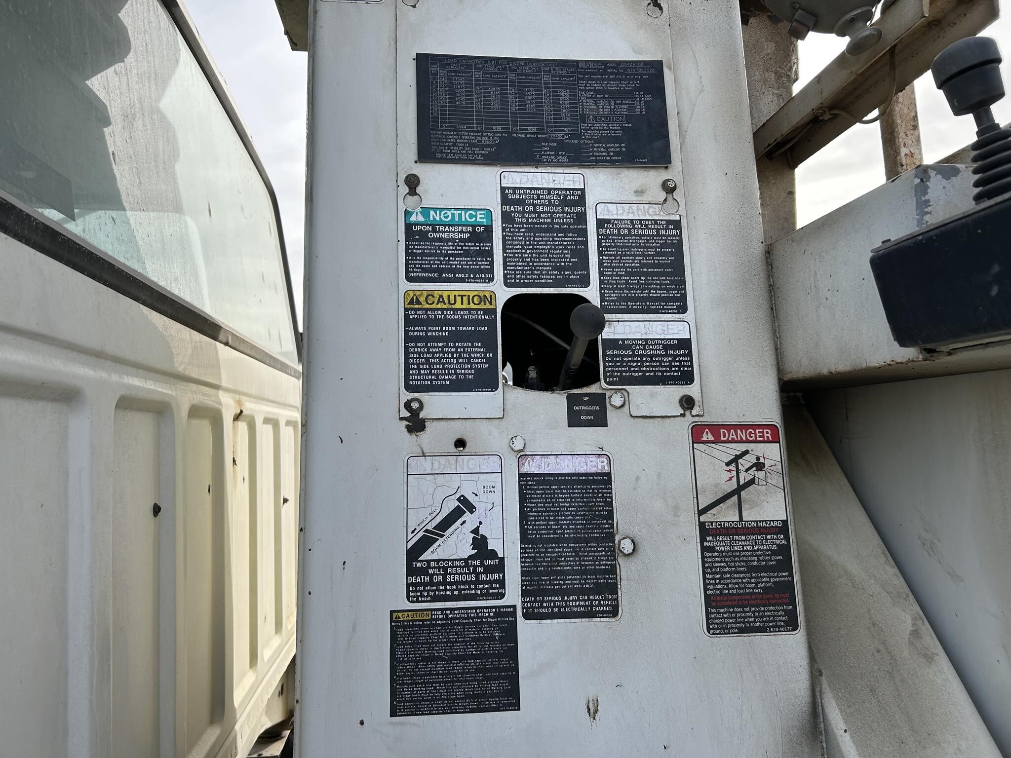 1998 Altec D842ABB Crane