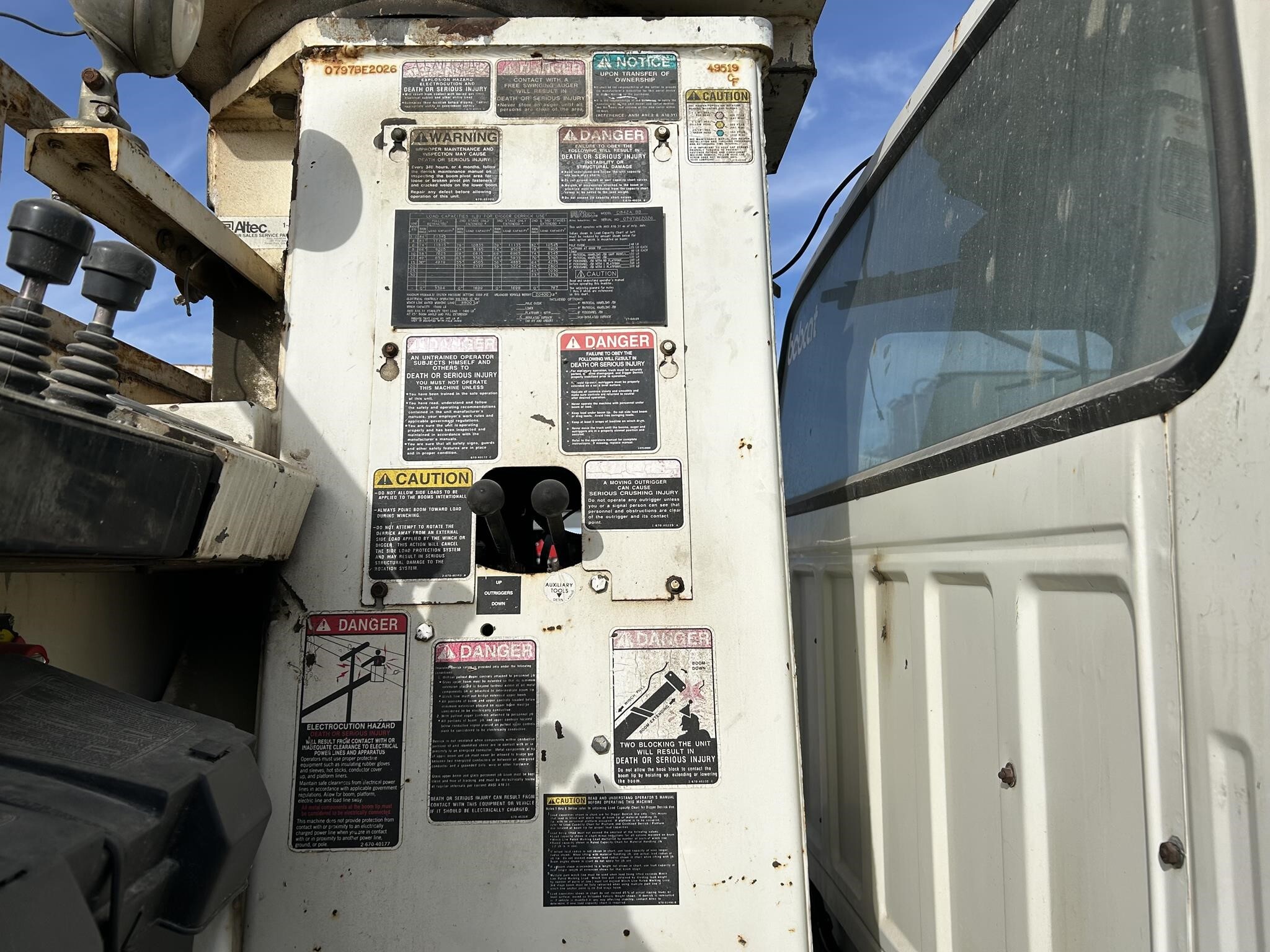 1998 Altec D842ABB Crane