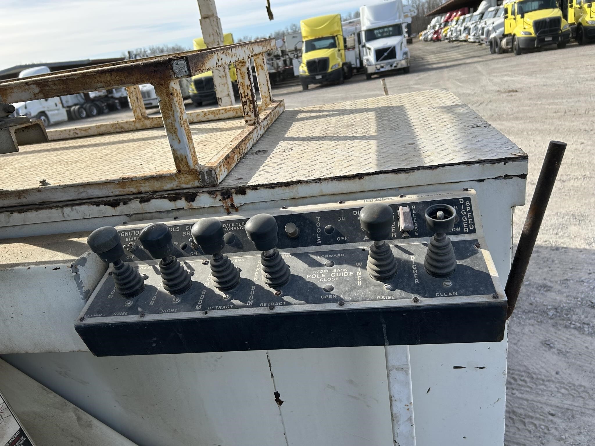 1998 Altec D842ABB Crane