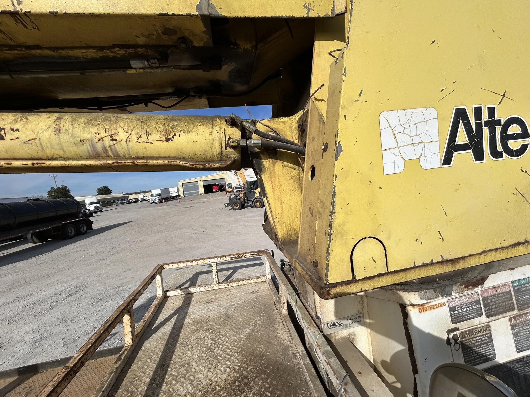 1998 Altec D842ABB Crane