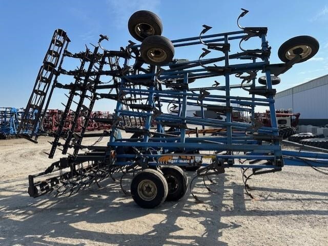 DMI Tigermate II Field Cultivator