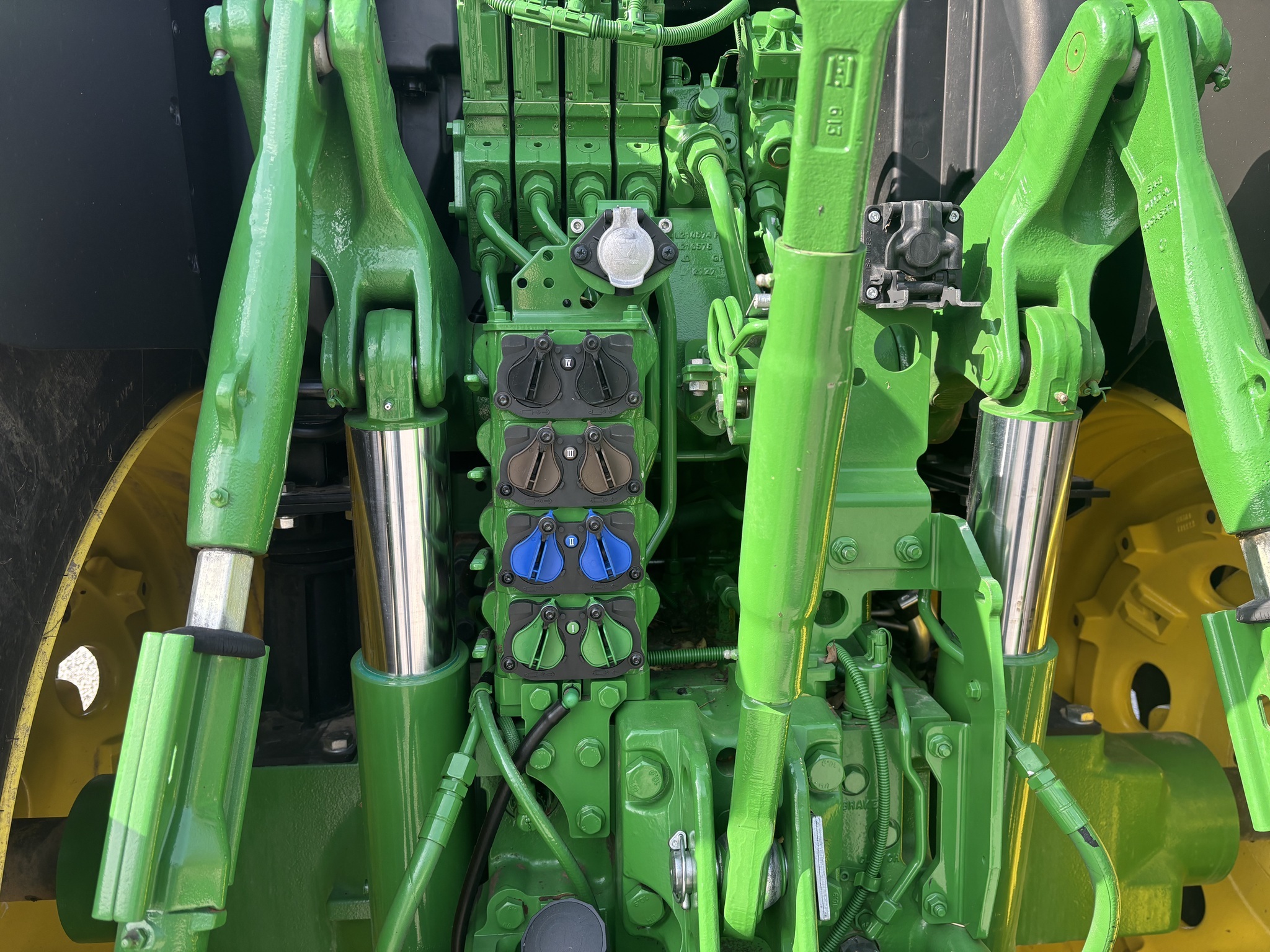 2022 John Deere 6175R Tractor
