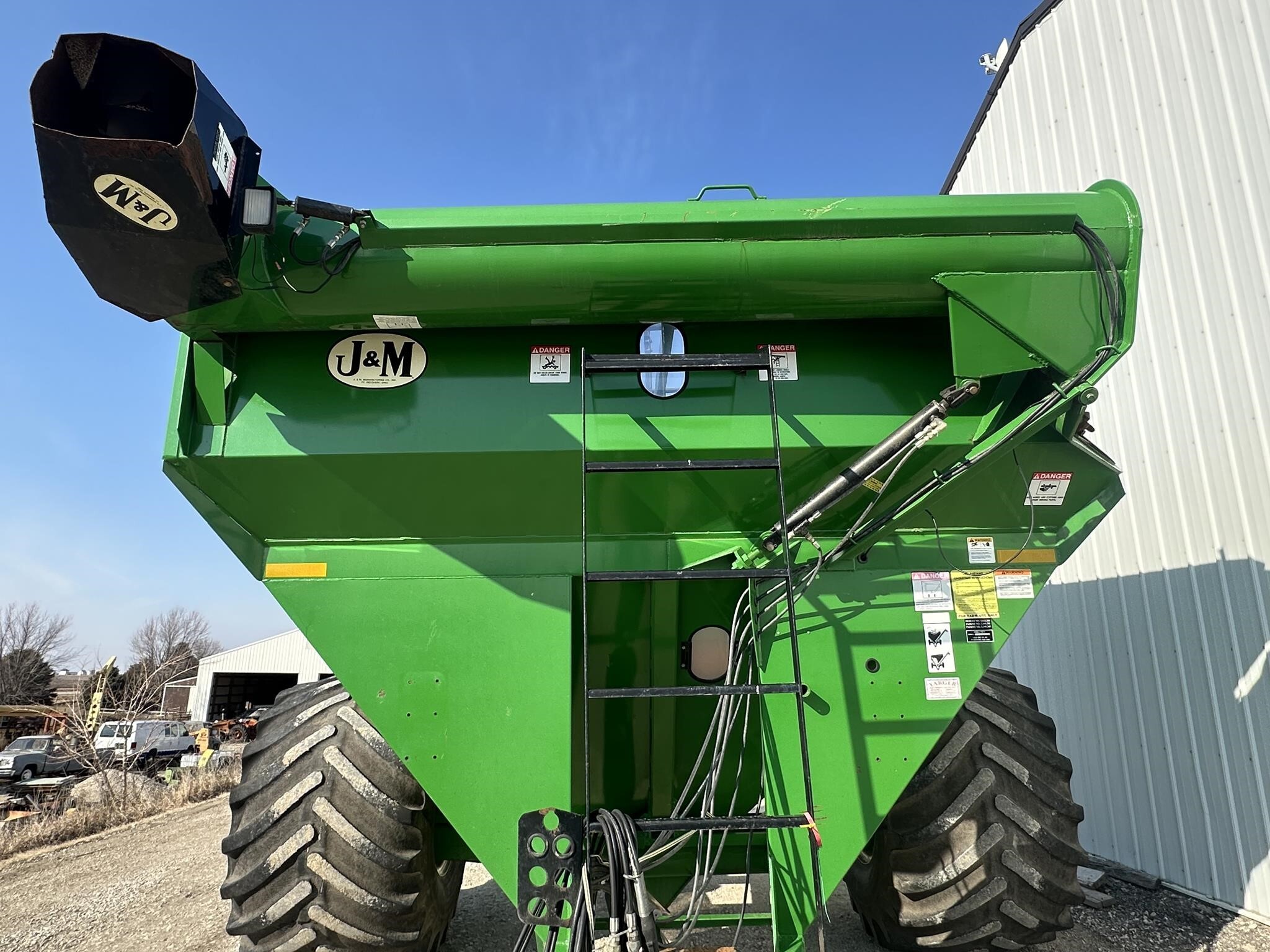 2004 J&M 750-16 Grain Cart
