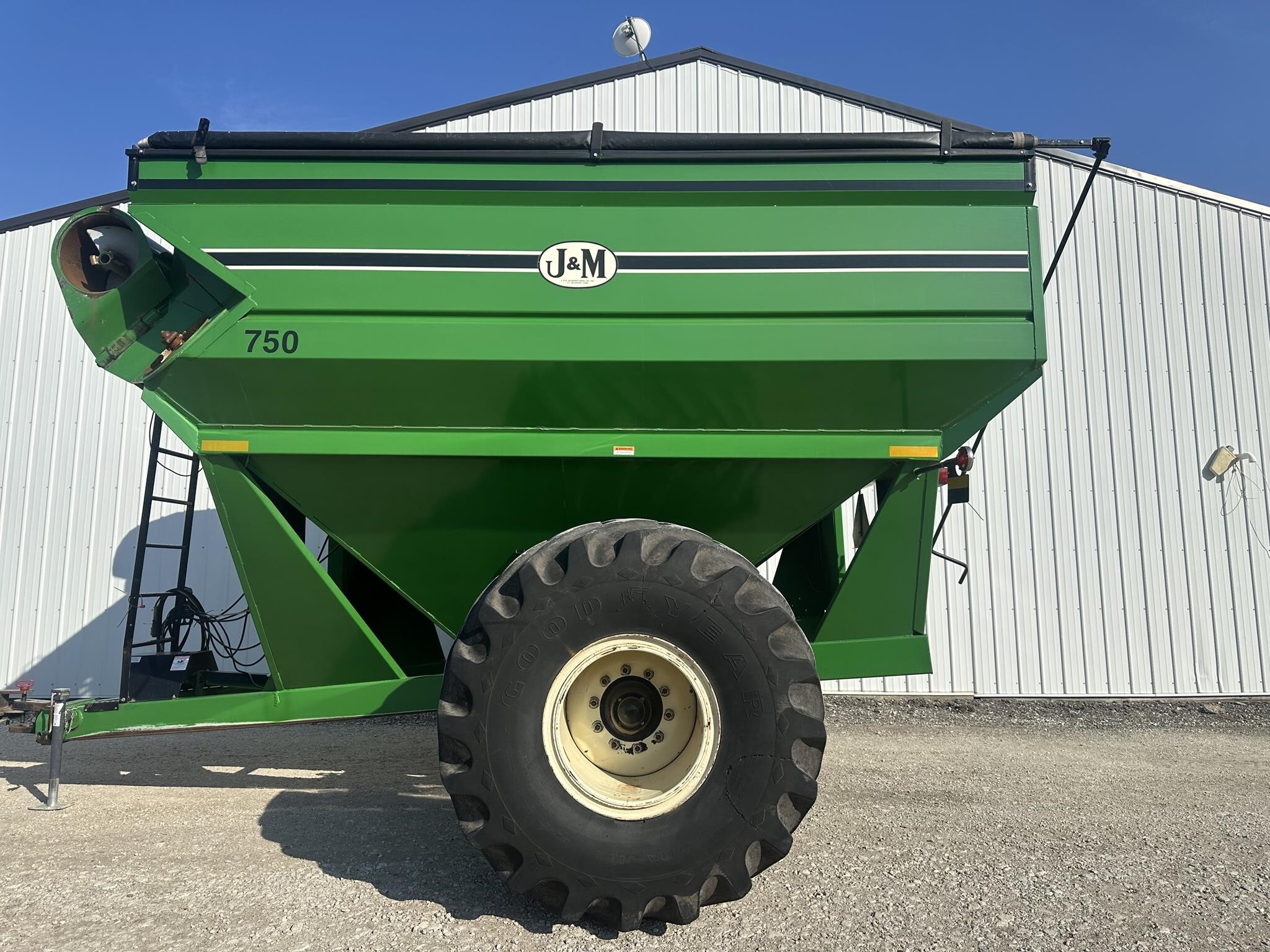 2004 J&M 750-16 Grain Cart