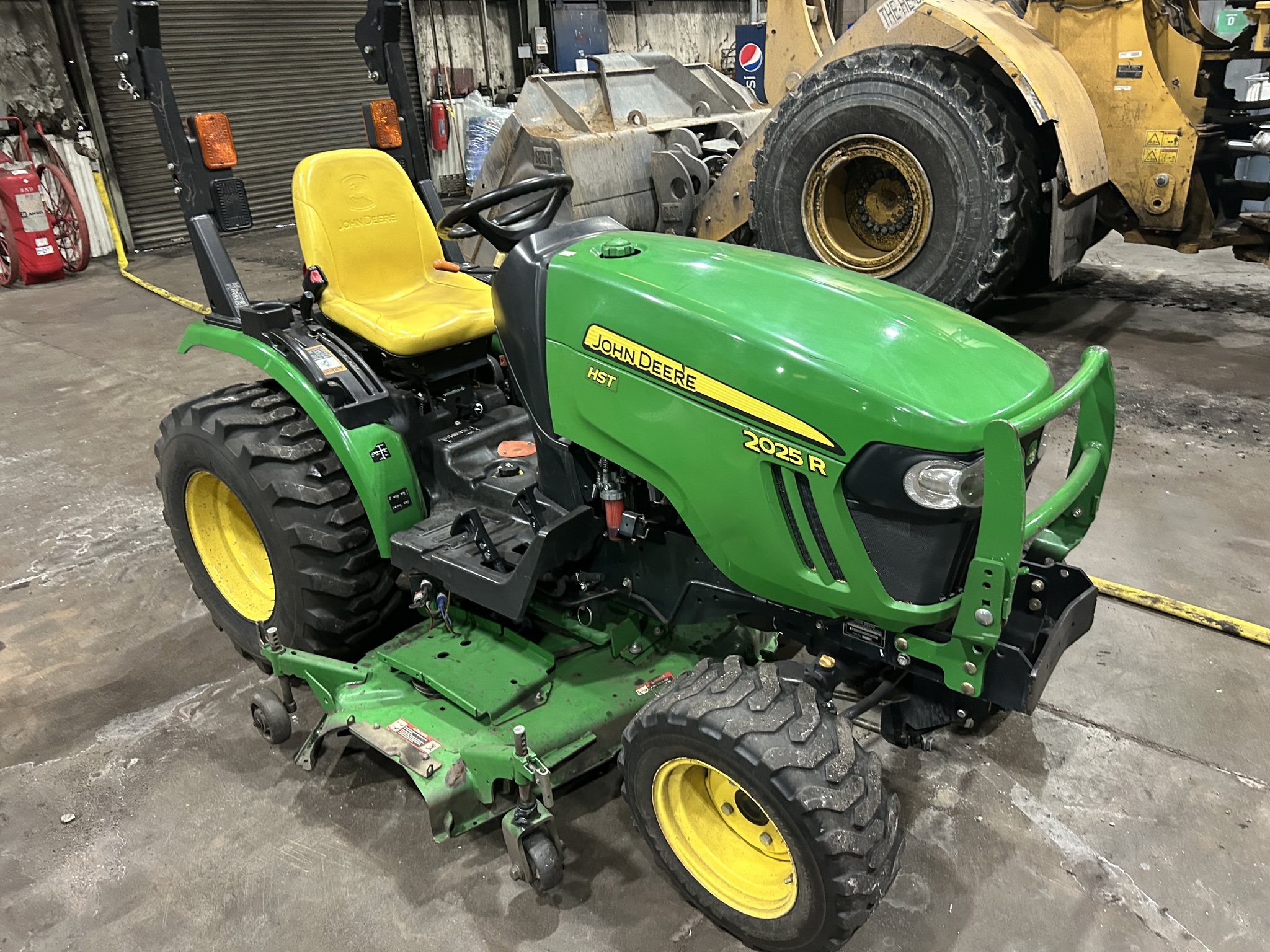 2014 John Deere 2025R Tractor