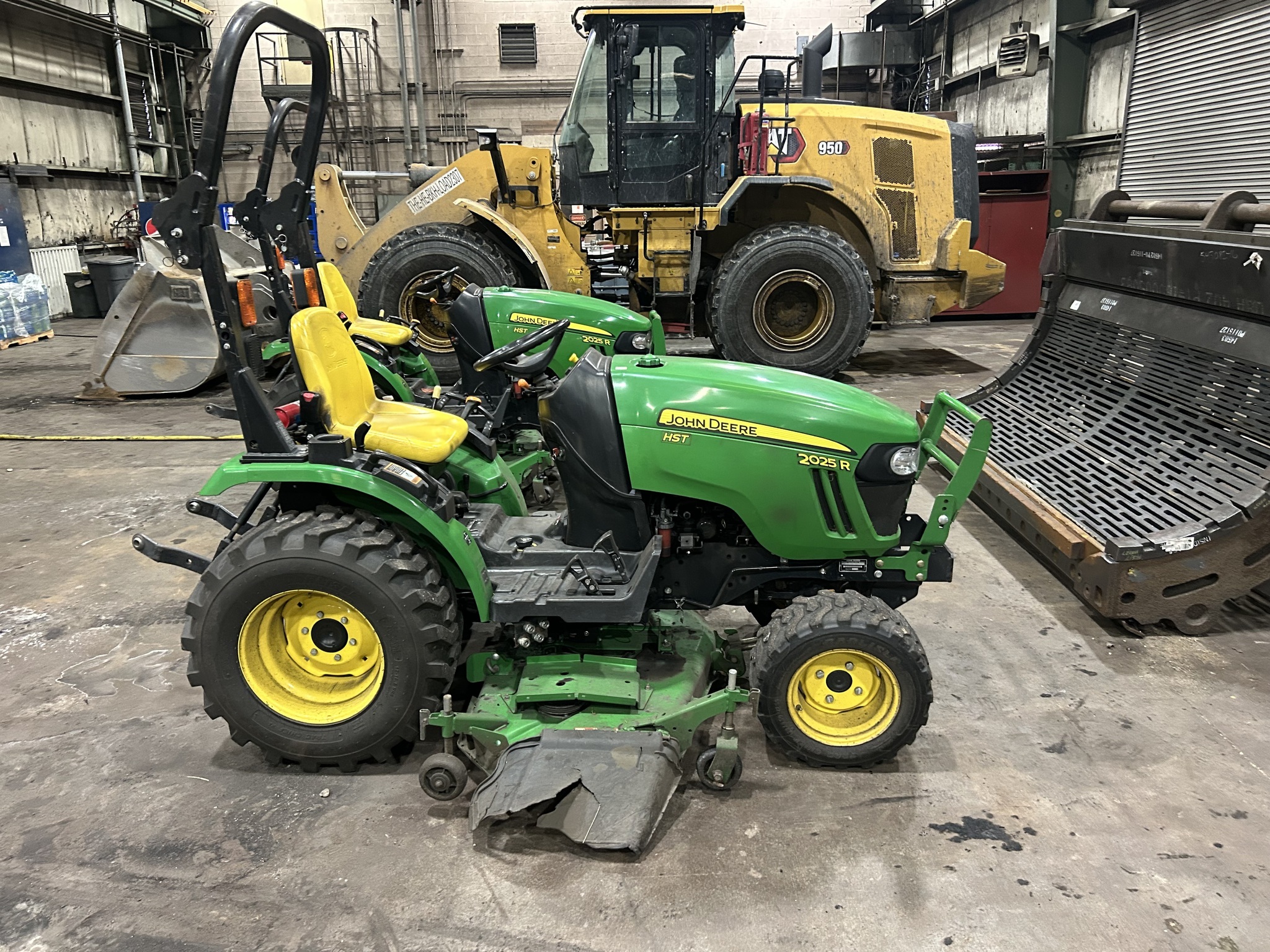 2014 John Deere 2025R Tractor