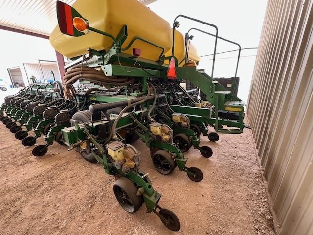 2009 John Deere DB44 Planter