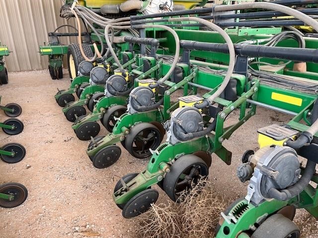 2008 John Deere DB90 Planter