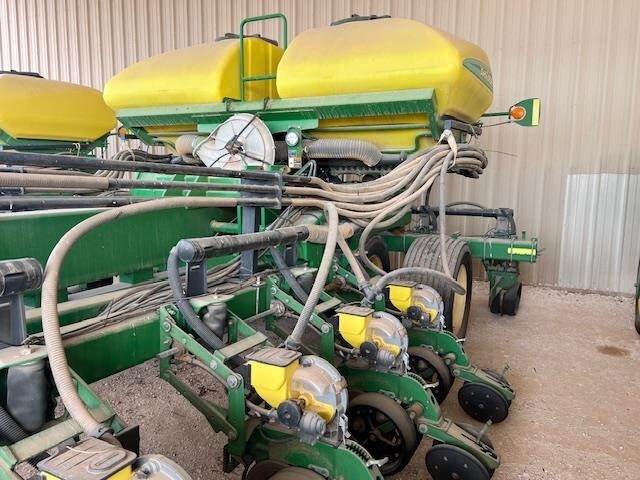 2008 John Deere DB90 Planter