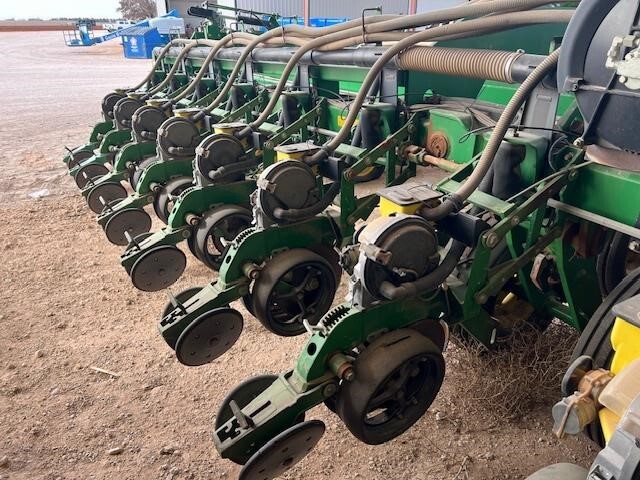 2008 John Deere DB90 Planter