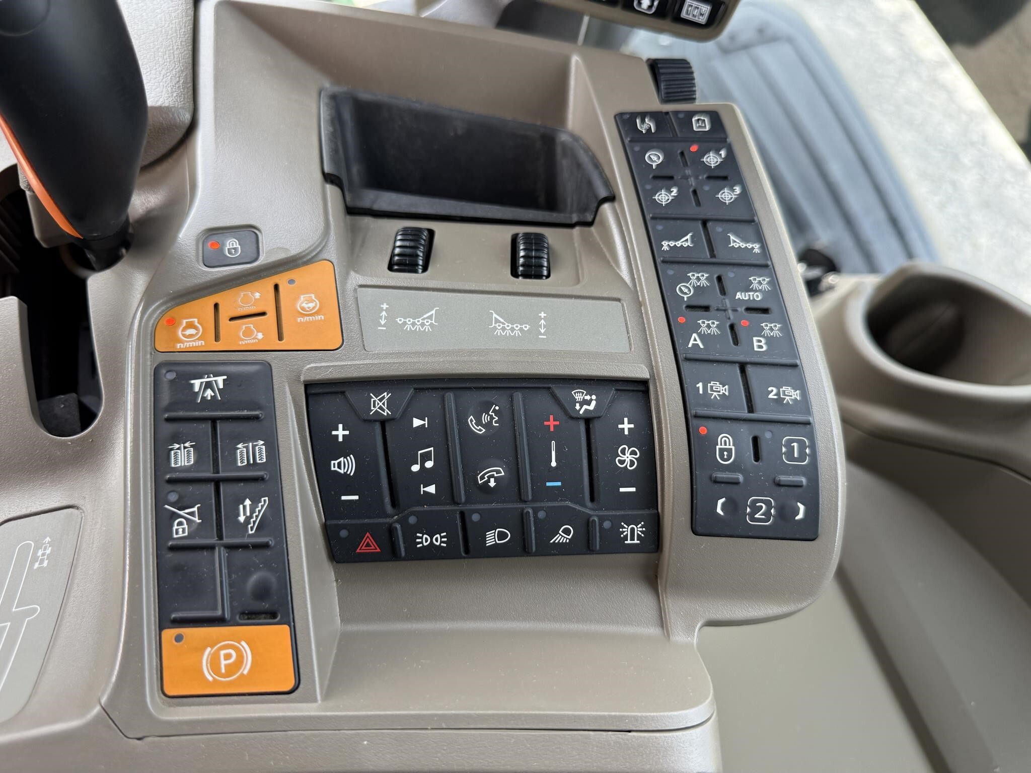 2024 John Deere 408R Self-Propelled Sprayer