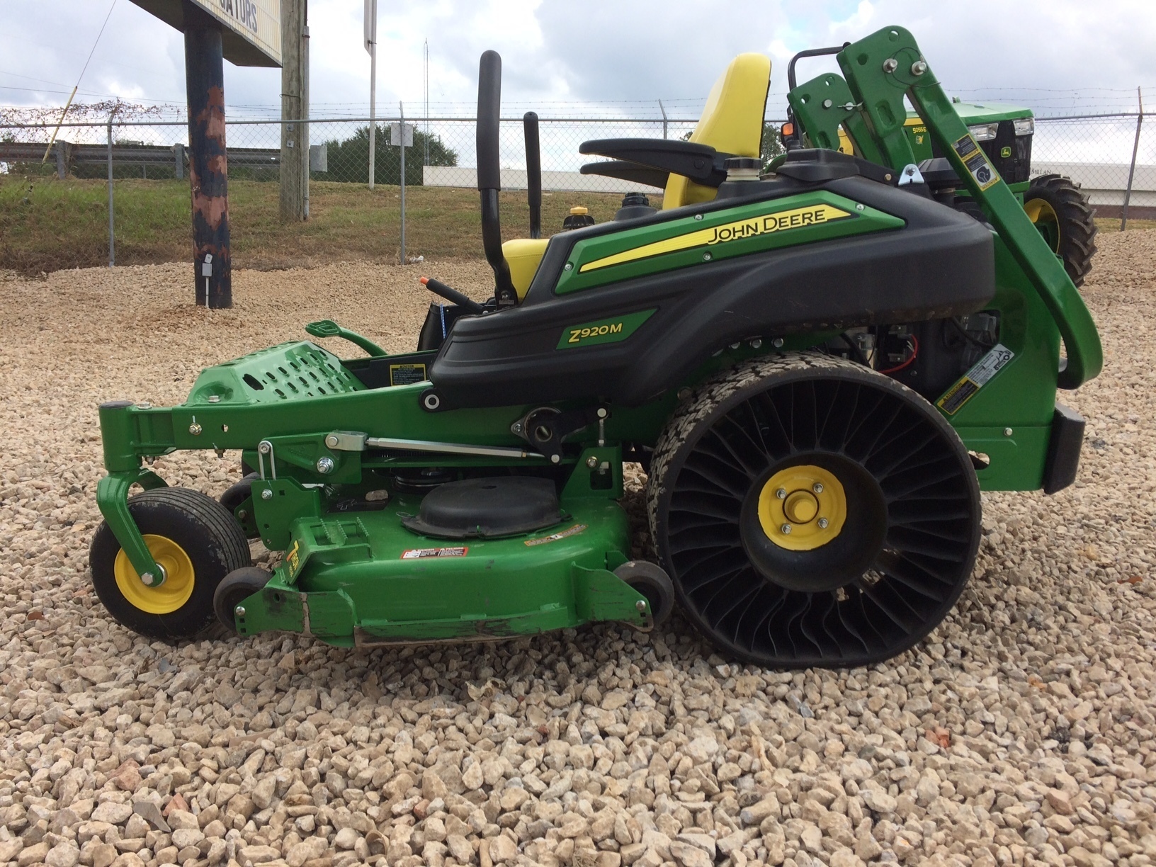 2025 John Deere Z920M Lawn Mower