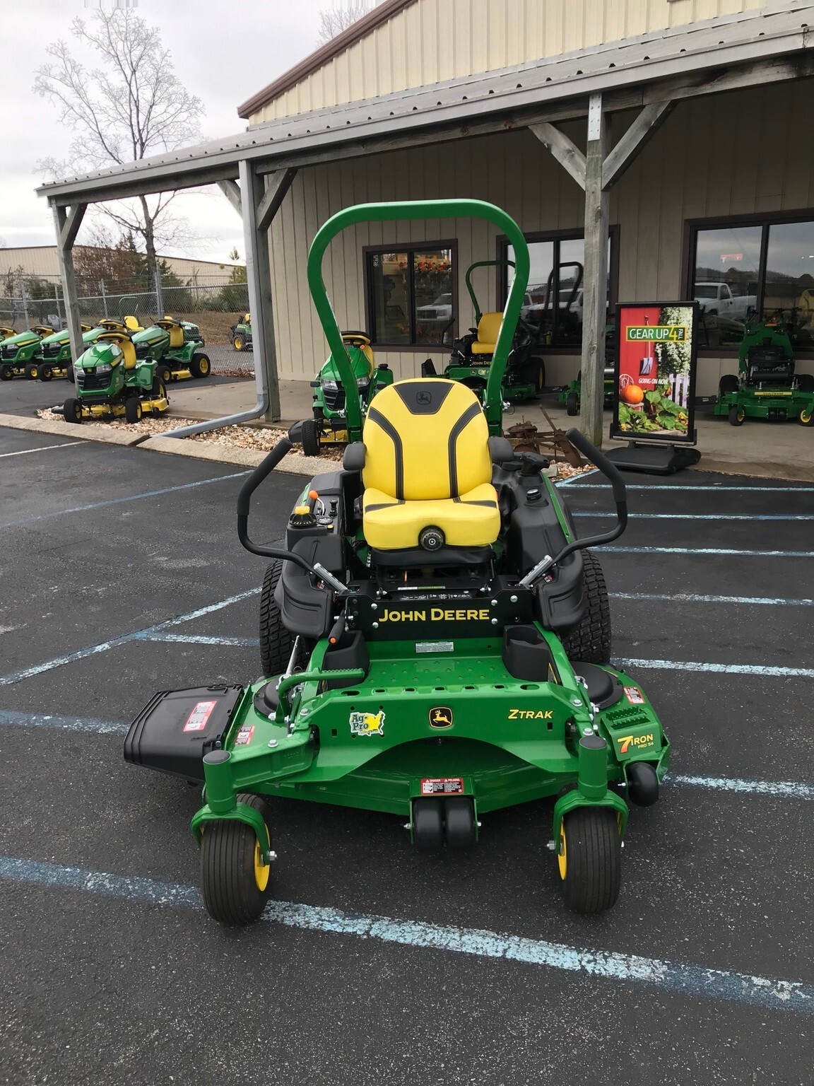 2025 John Deere Z920M Lawn Mower