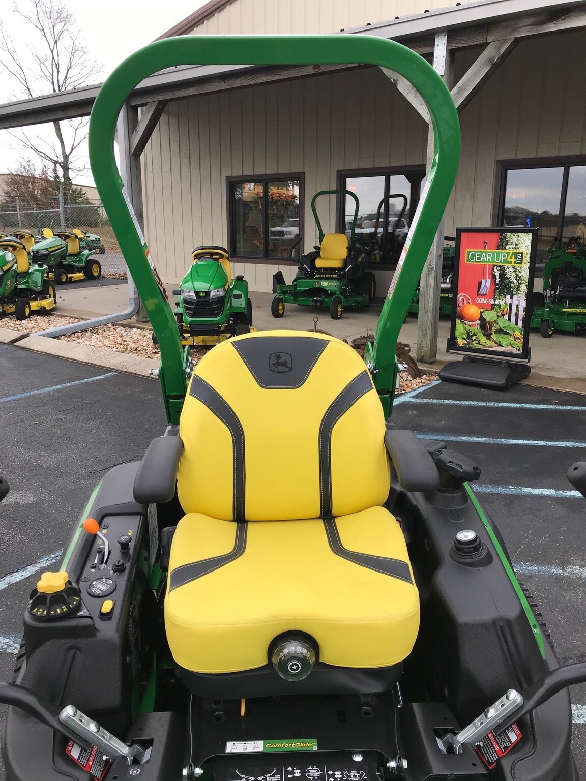 2025 John Deere Z920M Lawn Mower