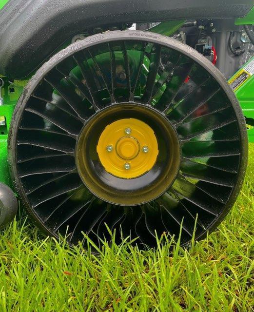 2025 John Deere Z920M Lawn Mower