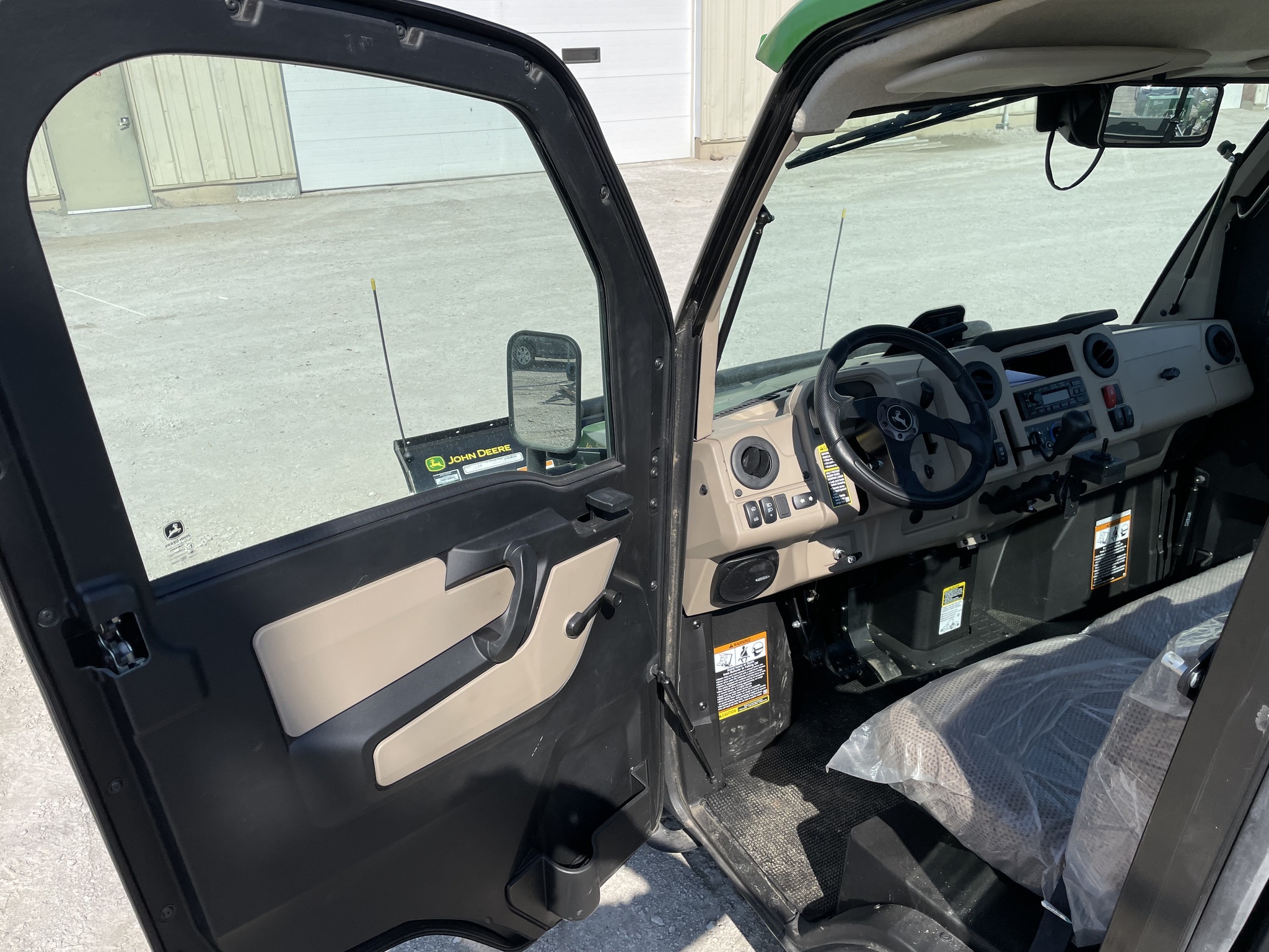 2018 John Deere XUV835R ATVs and Utility Vehicle