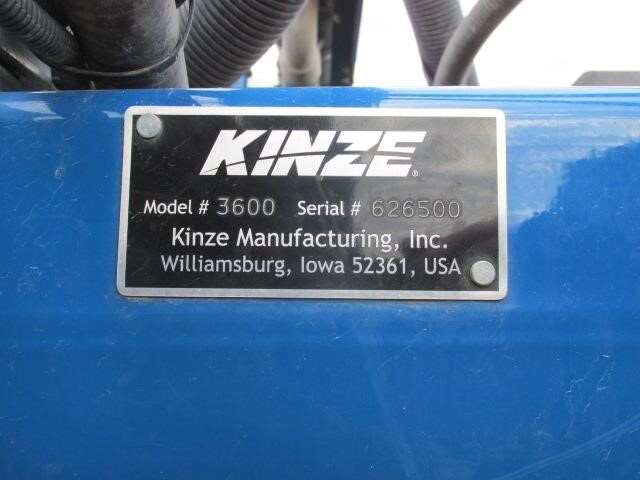 2013 Kinze 3600 ASD Planter