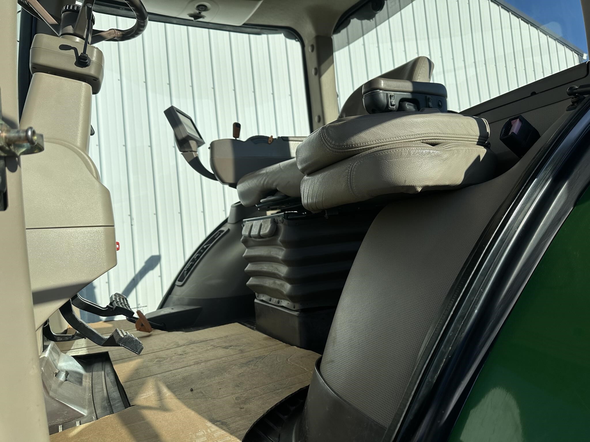 2012 John Deere 8335R Tractor