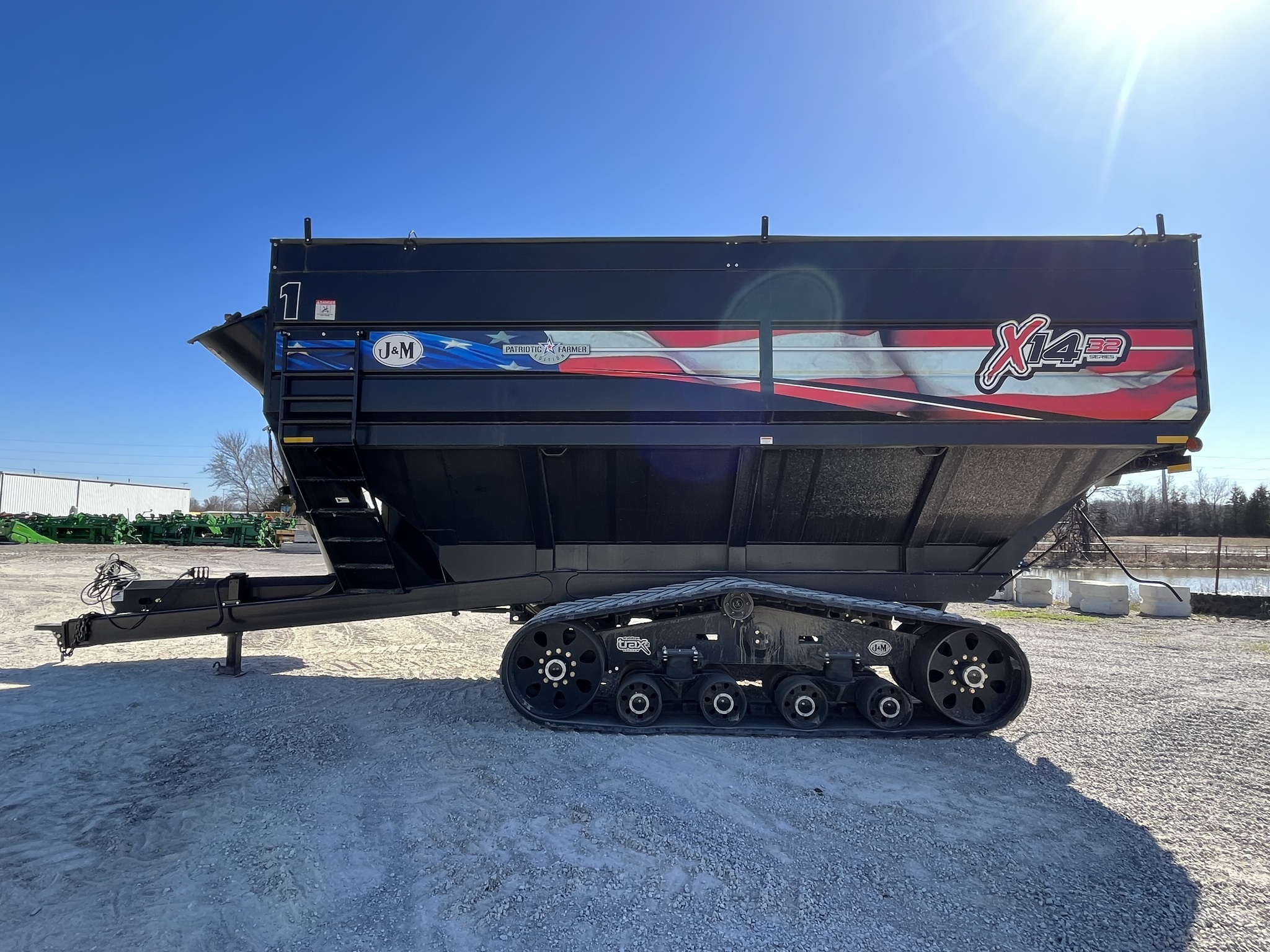 2022 J&M 1432 Grain Cart