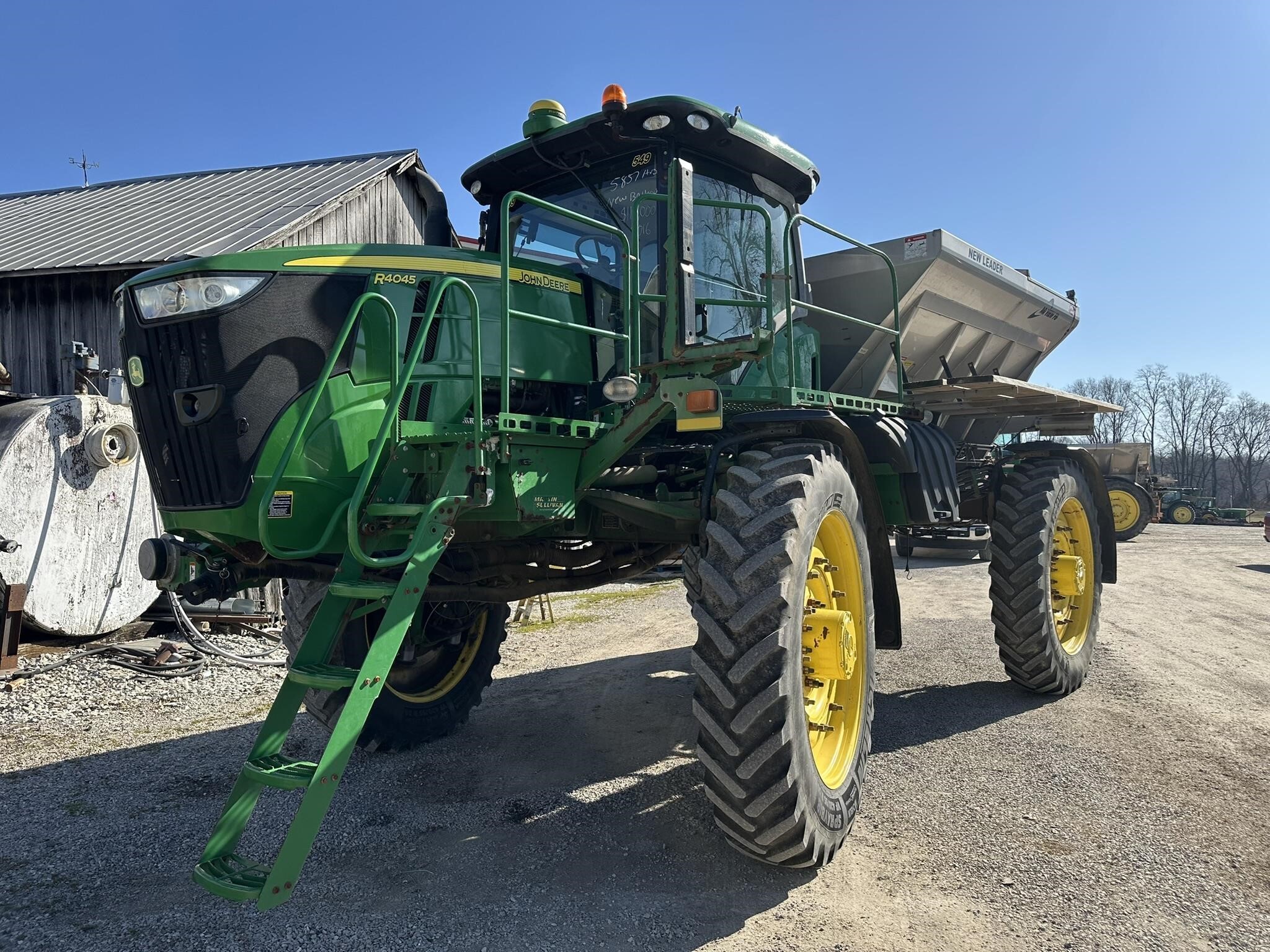 2016 John Deere R4045 Self-Propelled Sprayer