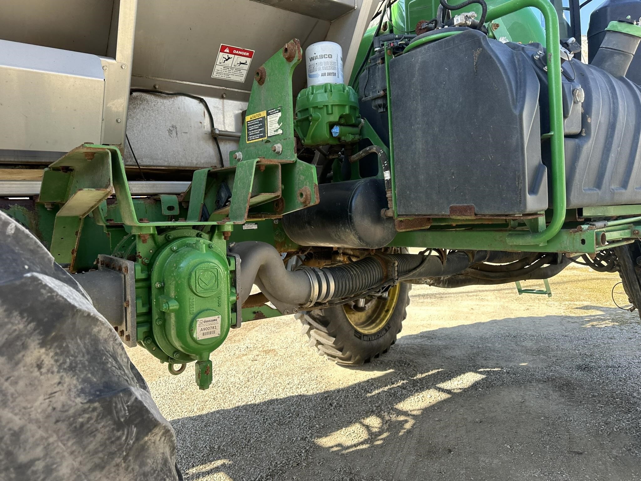 2016 John Deere R4045 Self-Propelled Sprayer
