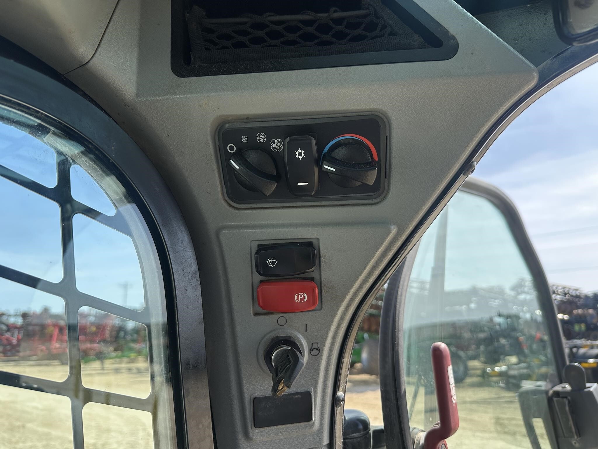 2023 Caterpillar 236D3 Skid Steer