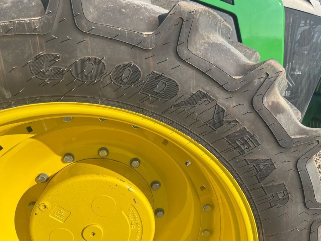 2023 John Deere 8R 340 Tractor