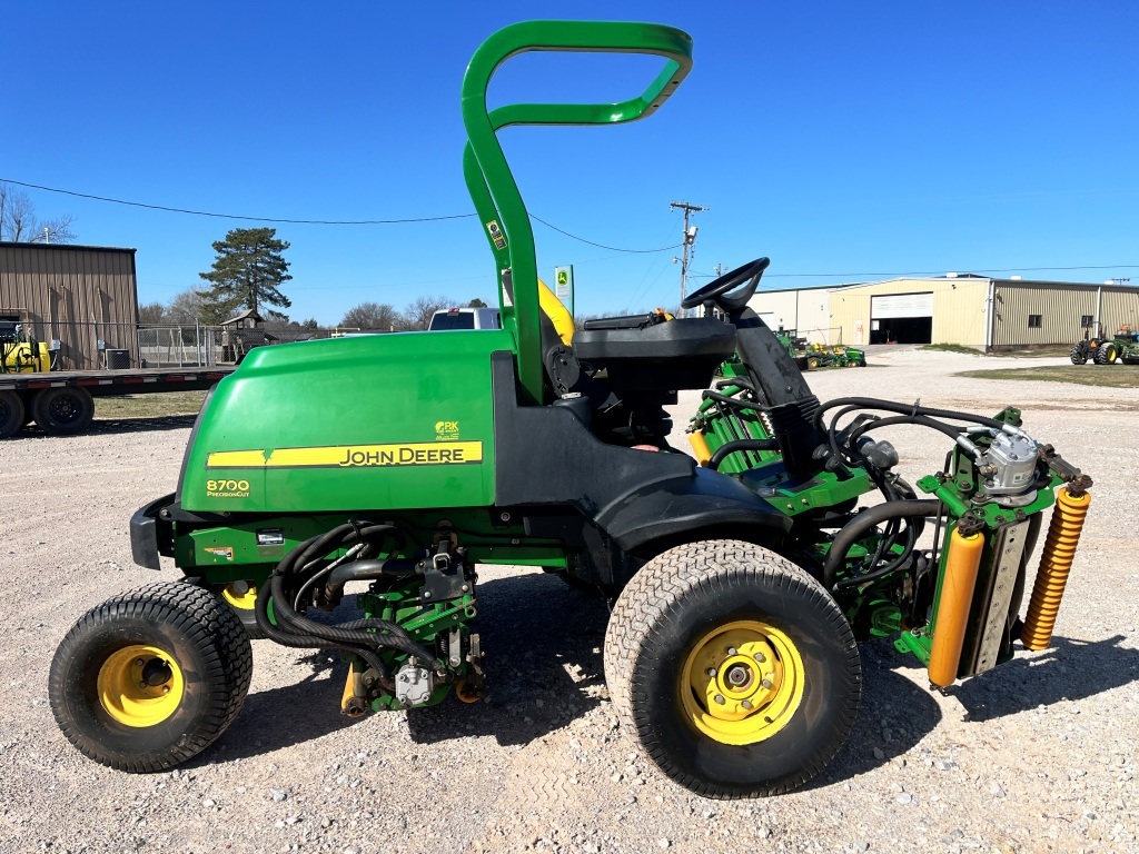 2012 John Deere 8700 Lawn Mower