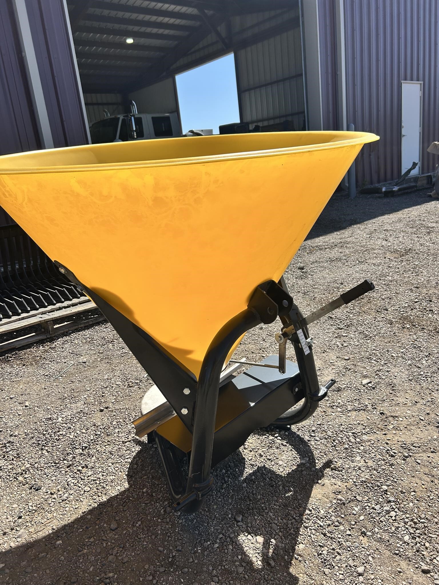 2025 Armstrong Ag SDRP5 Pull-Type Fertilizer Spreader