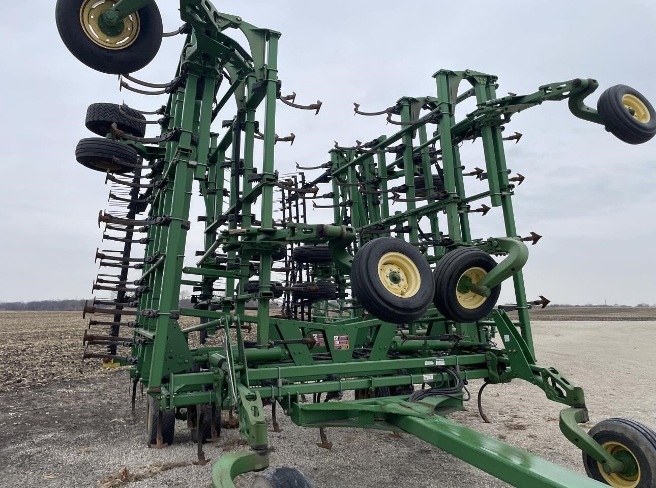 2010 John Deere 2210 Field Cultivator