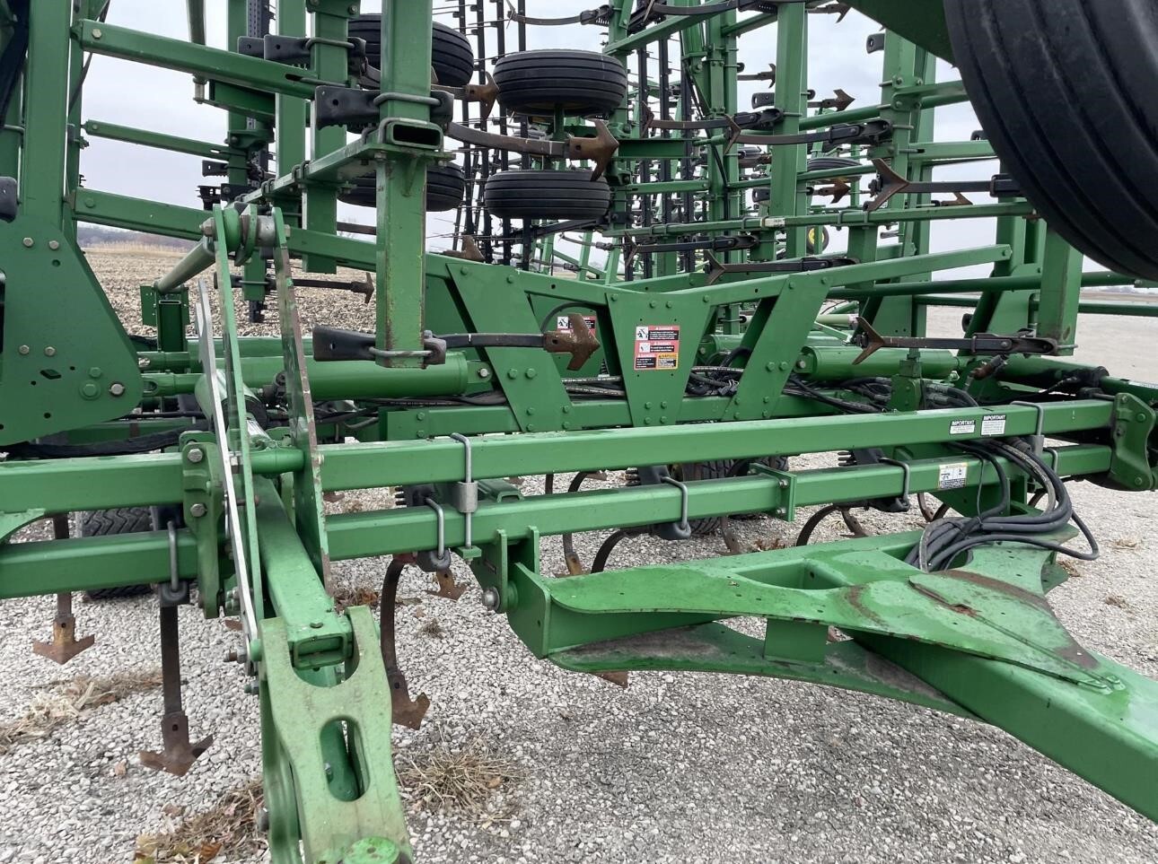 2010 John Deere 2210 Field Cultivator