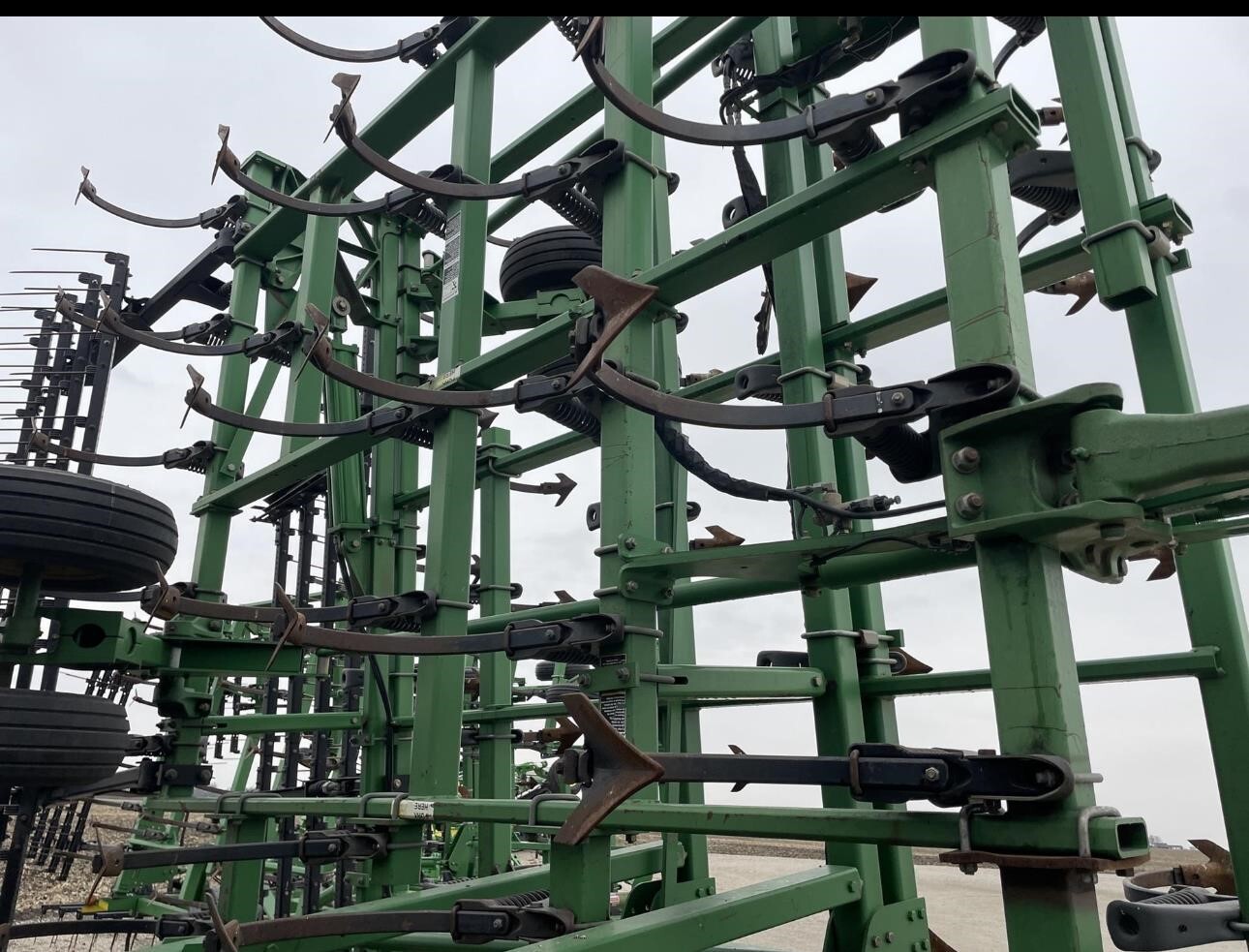 2010 John Deere 2210 Field Cultivator