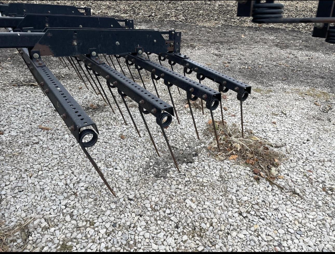 2010 John Deere 2210 Field Cultivator