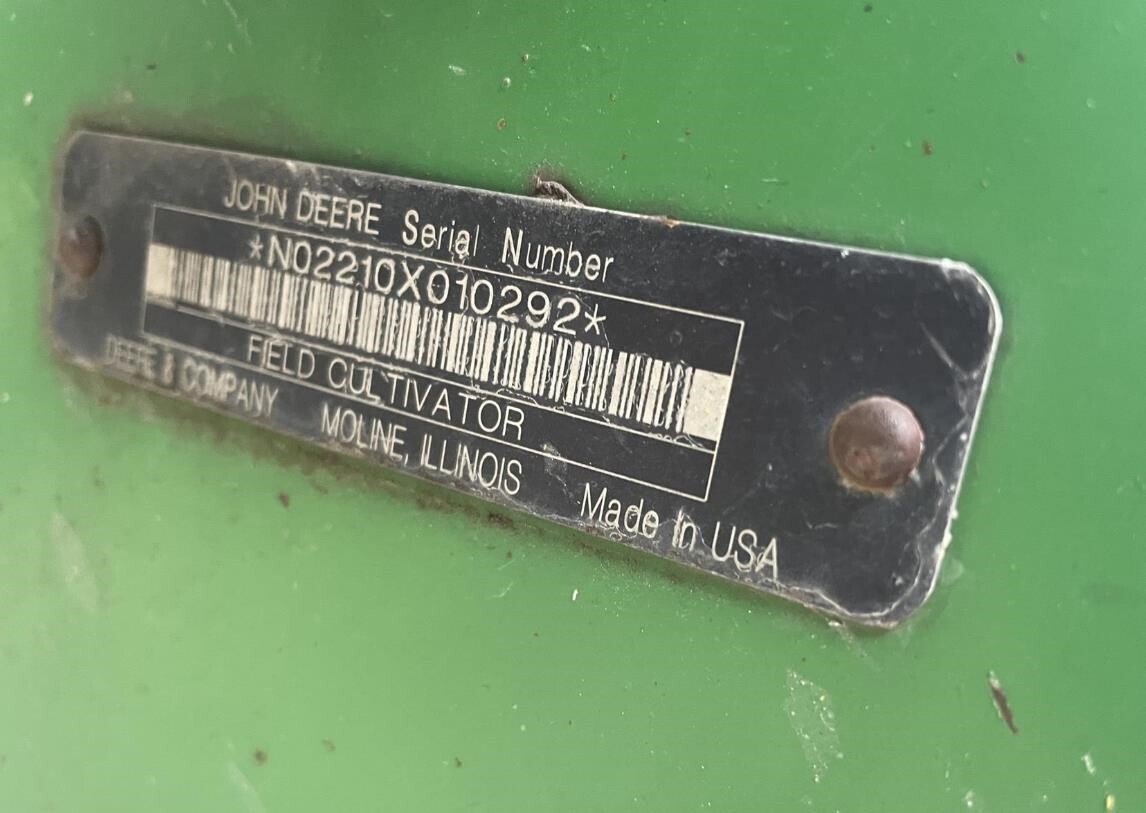 2010 John Deere 2210 Field Cultivator