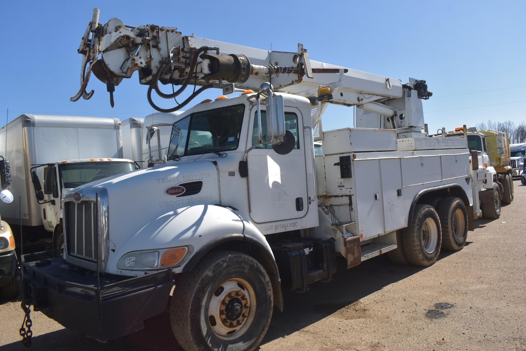 2006 Altec D2050TR Crane