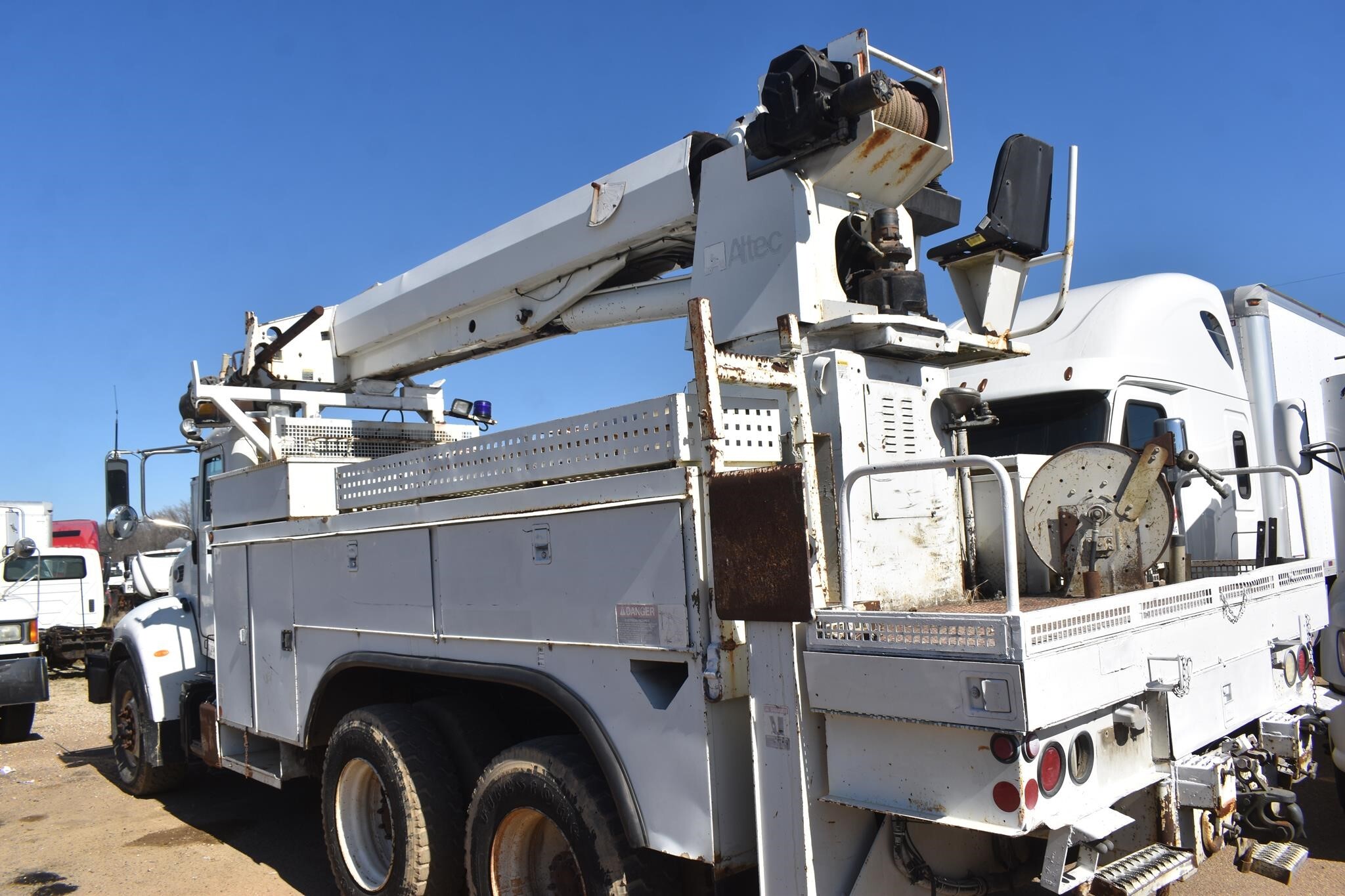 2006 Altec D2050TR Crane
