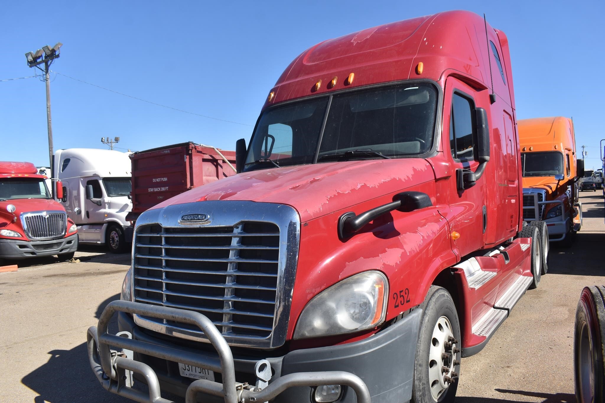 2013 Freightliner Cascadia 125 Semi Trucks/Trailer