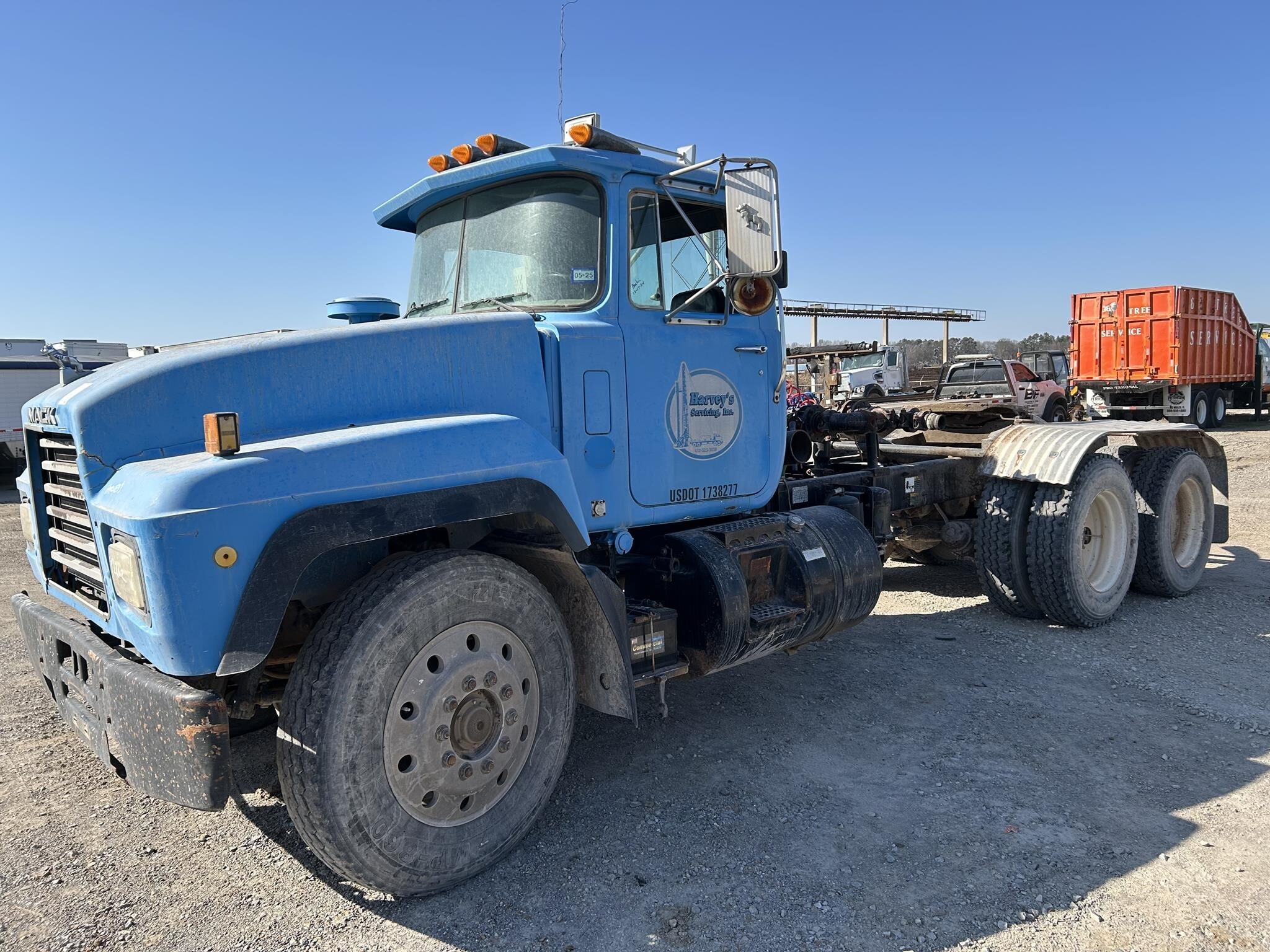 1998 Mack RD688S Semi Trucks/Trailer