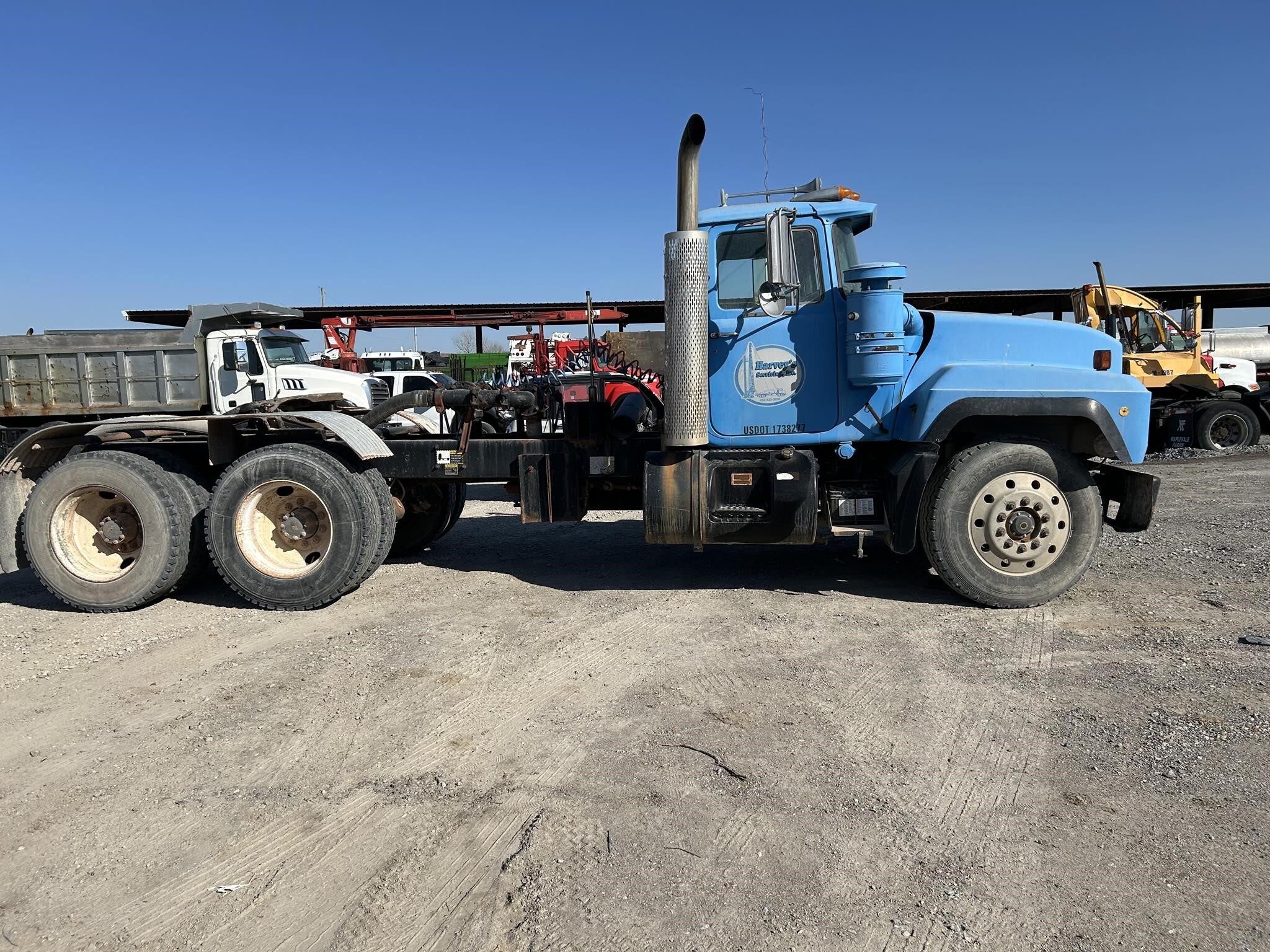 1998 Mack RD688S Semi Trucks/Trailer