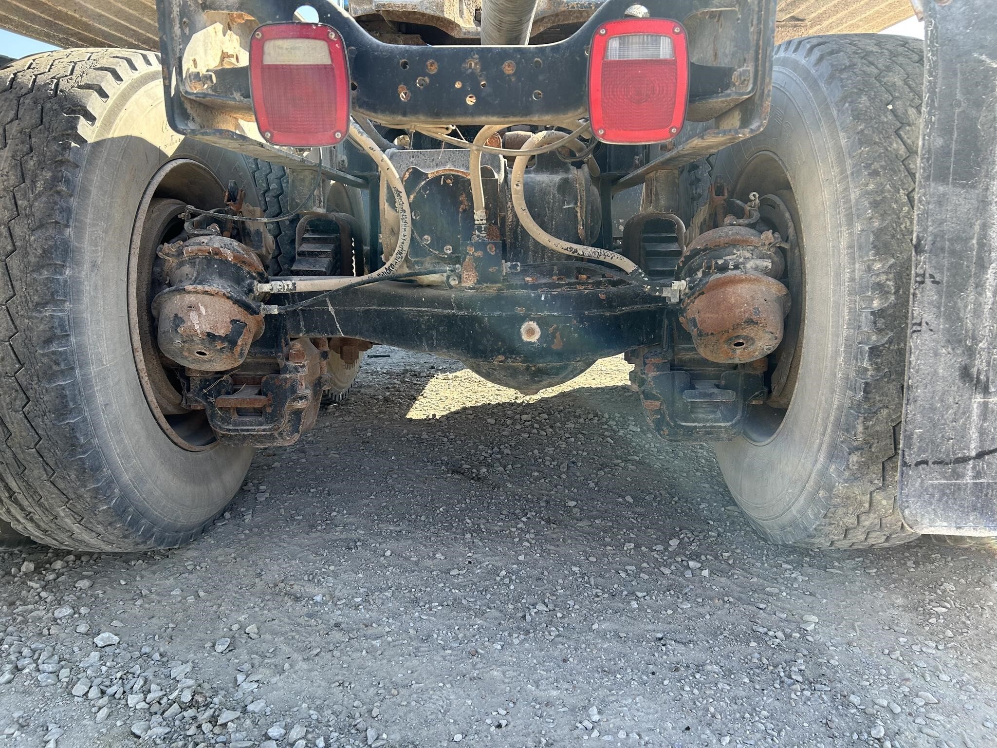 1998 Mack RD688S Semi Trucks/Trailer