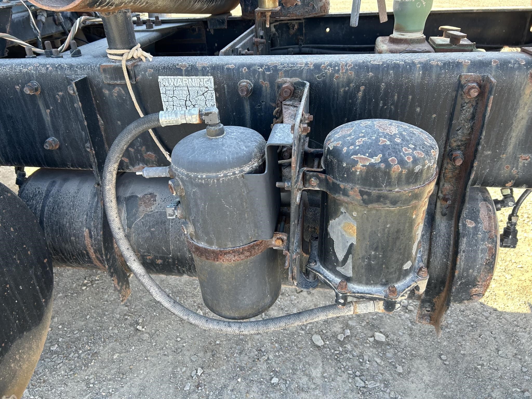 1998 Mack RD688S Semi Trucks/Trailer