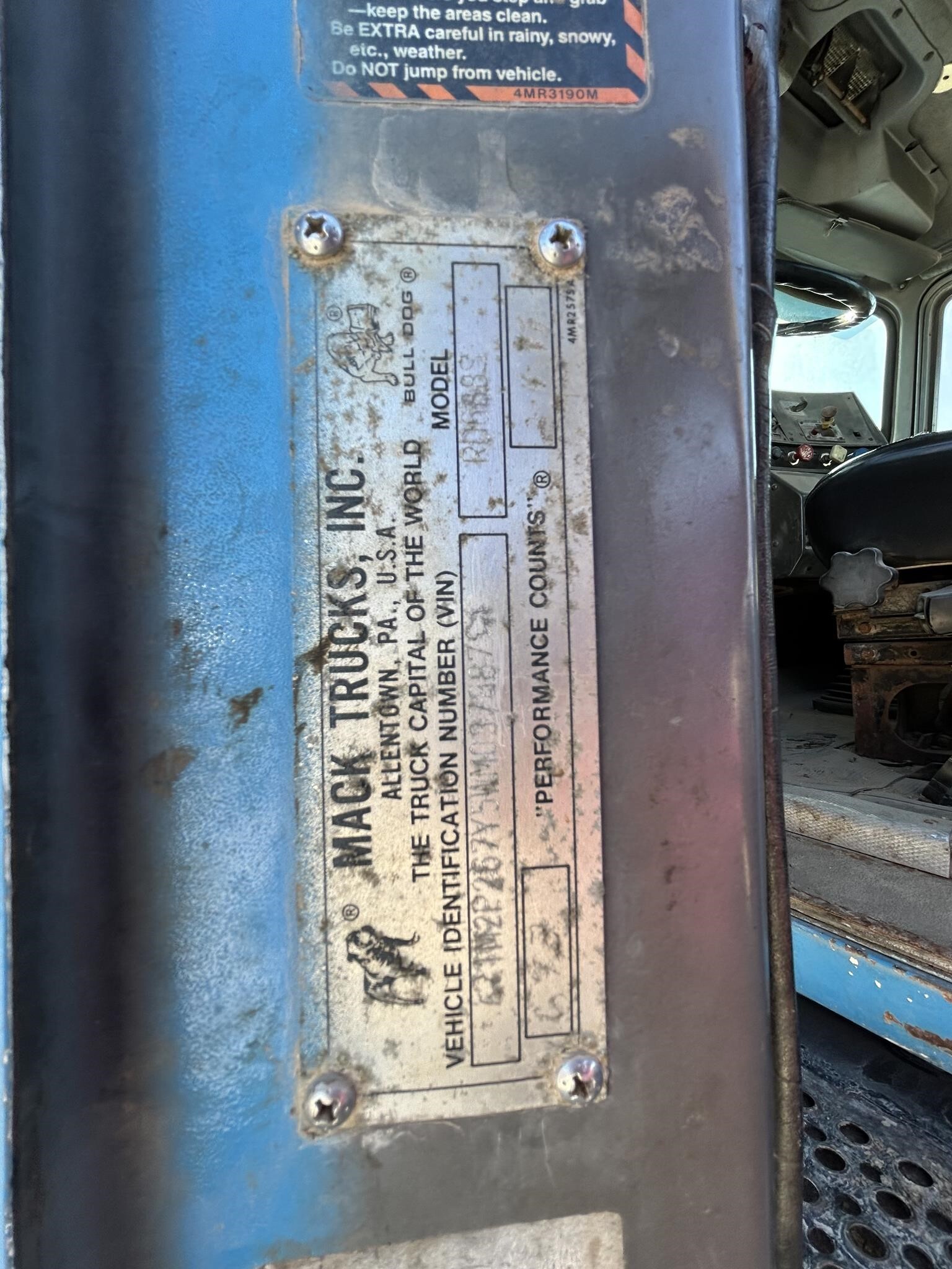 1998 Mack RD688S Semi Trucks/Trailer