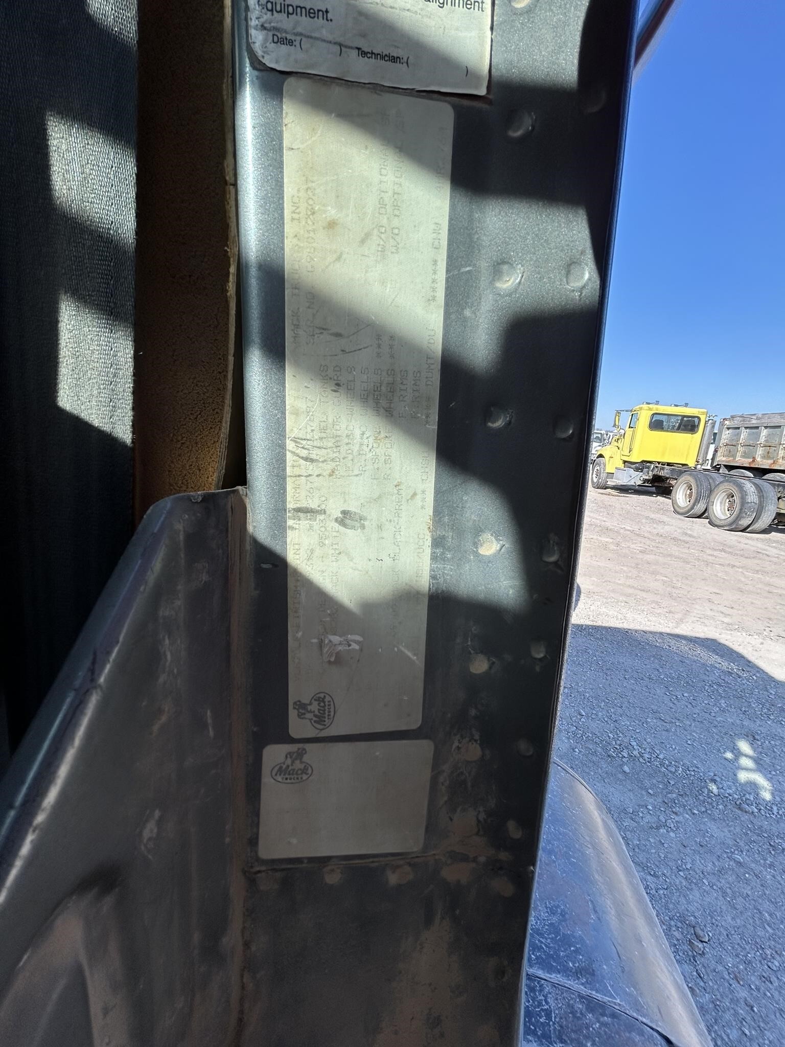 1998 Mack RD688S Semi Trucks/Trailer