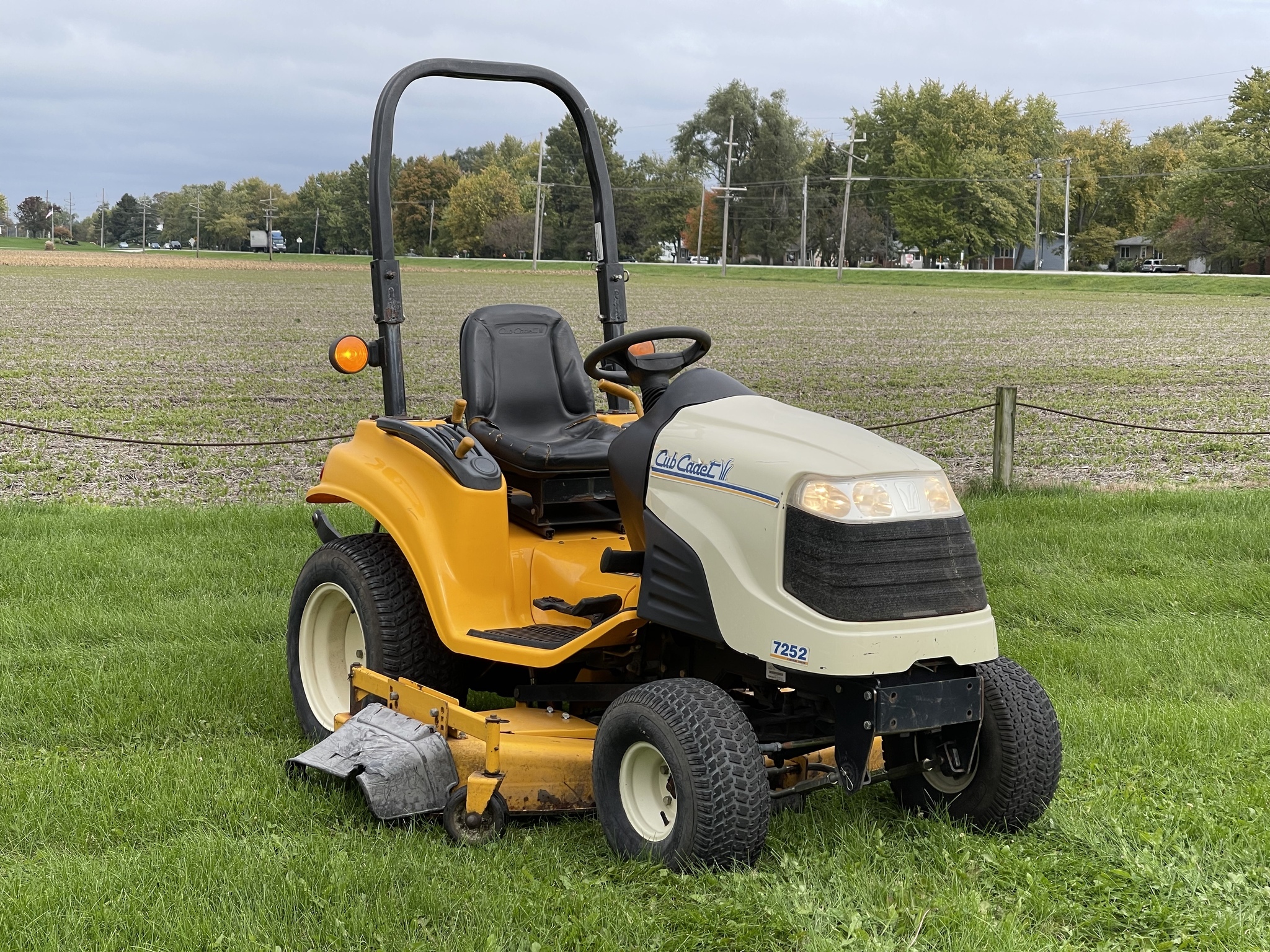 2003 Cub Cadet 7252 Tractor