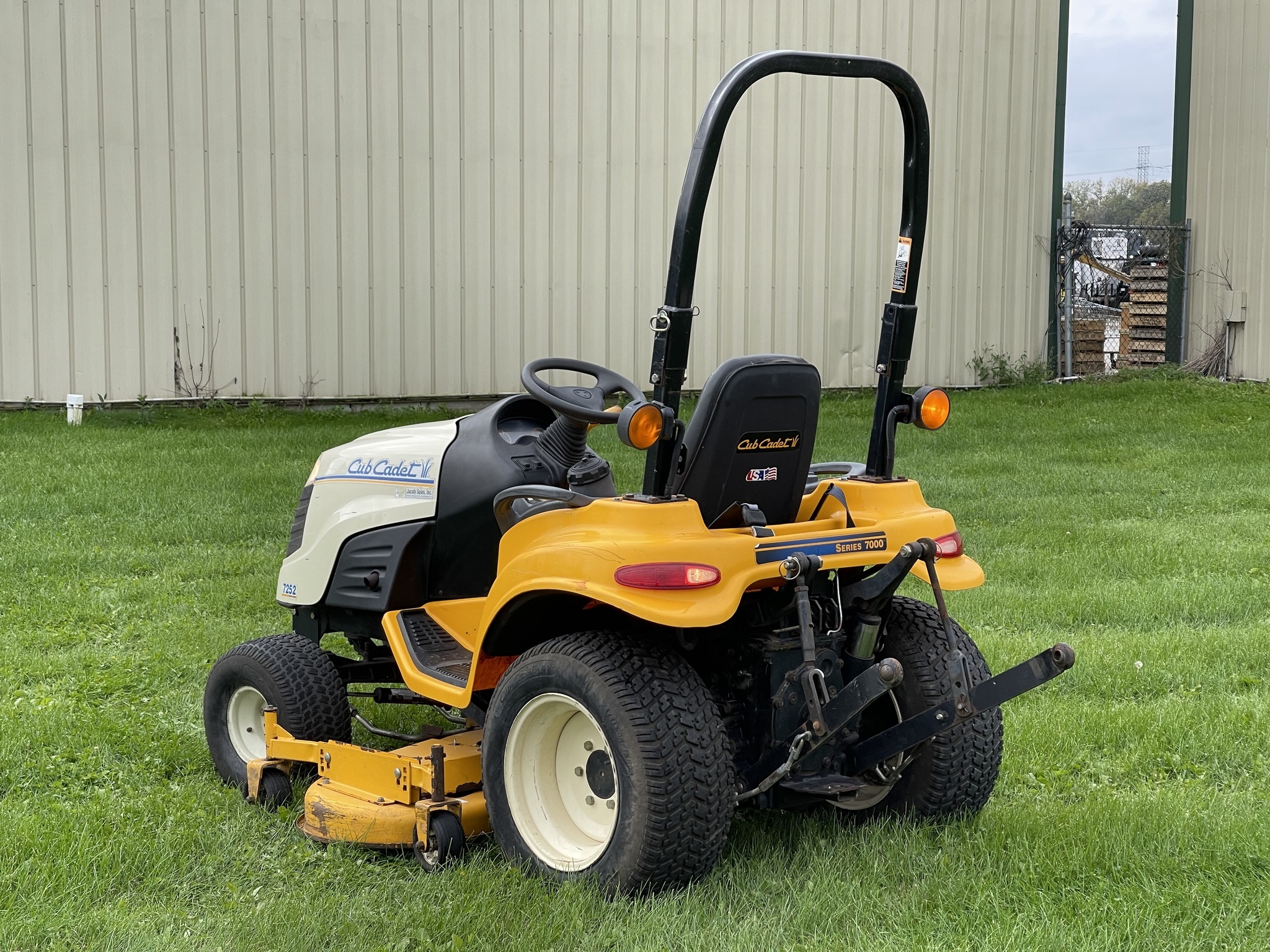 2003 Cub Cadet 7252 Tractor