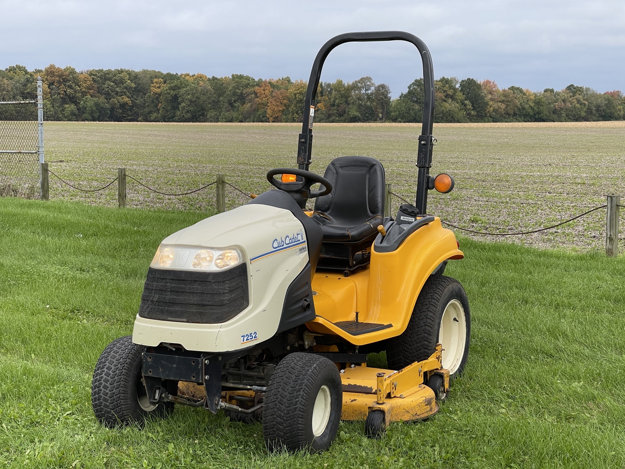 2003 Cub Cadet 7252 Tractor