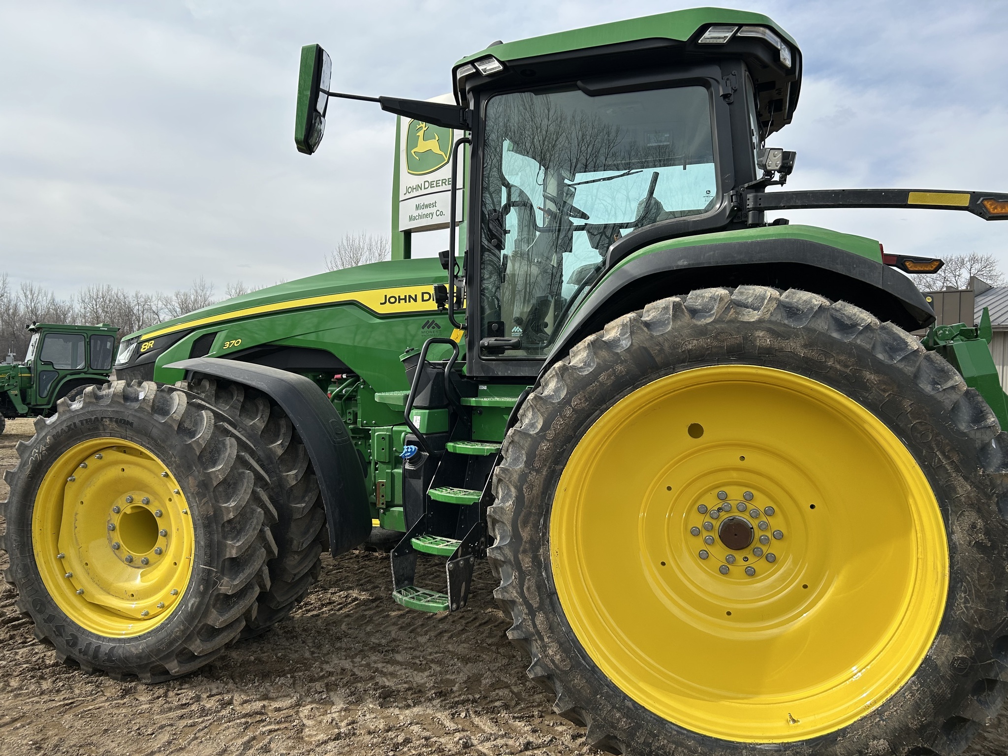 2024 John Deere 8R 370 Tractor