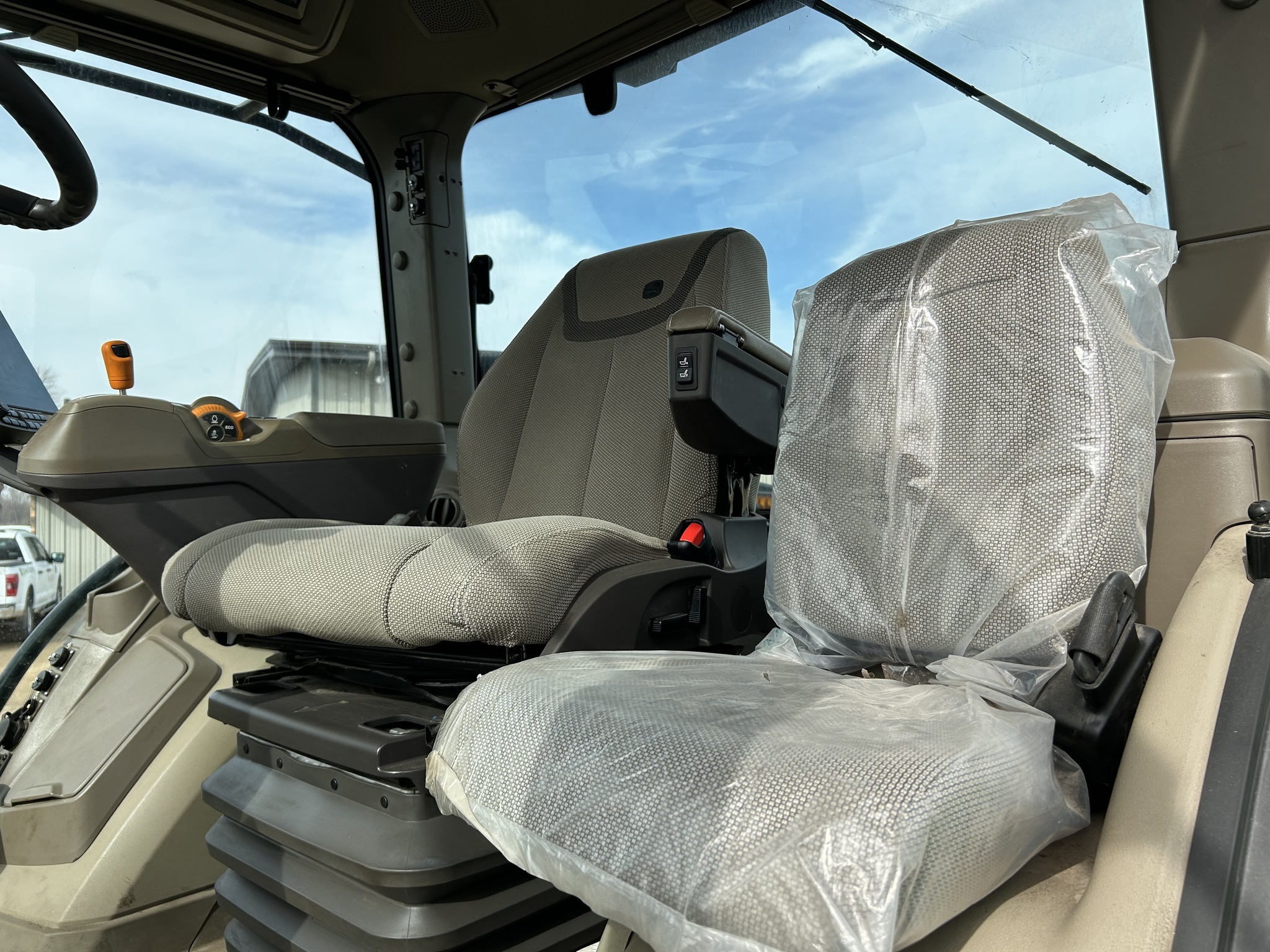 2024 John Deere 8R 370 Tractor