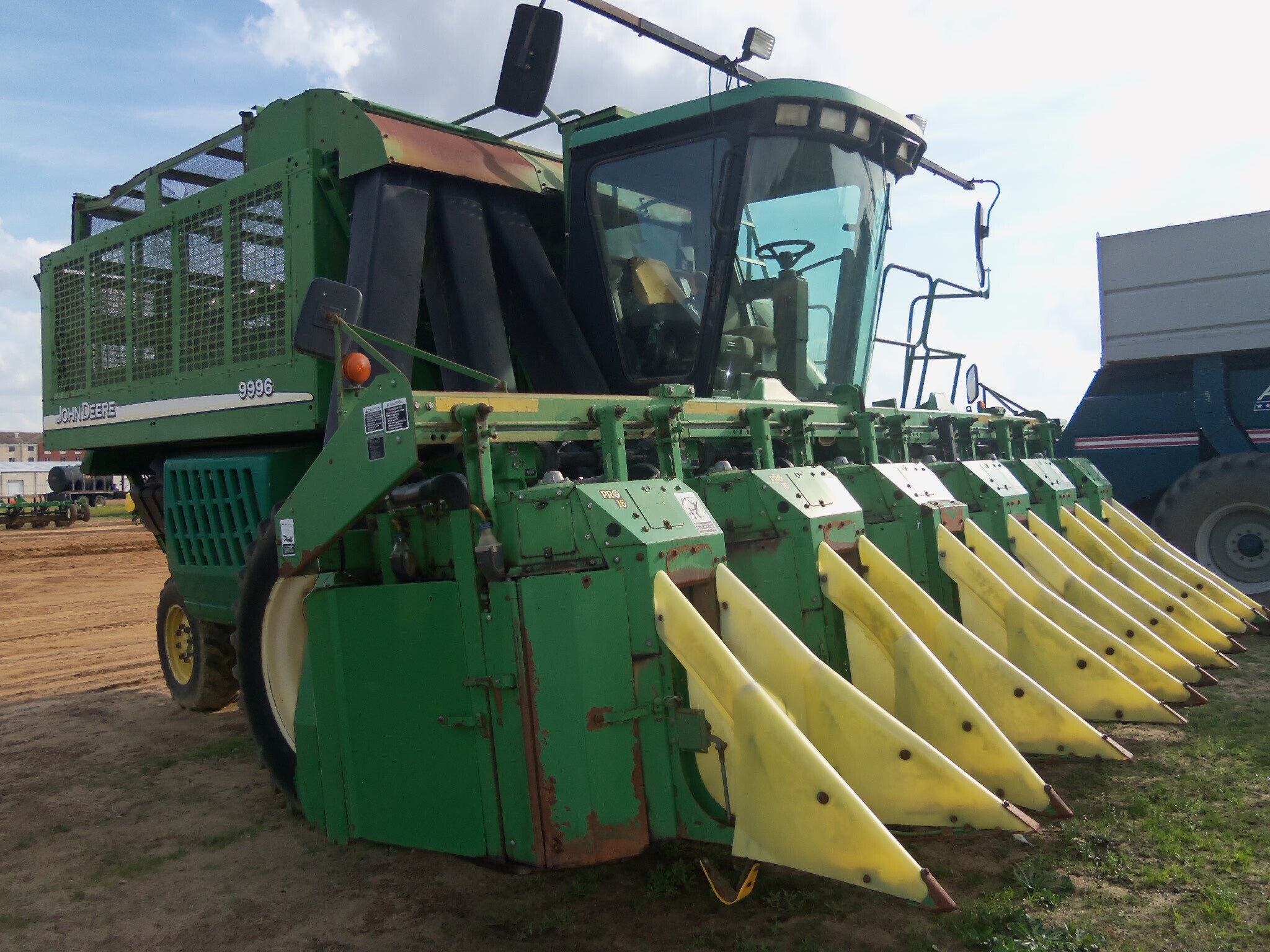 2005 John Deere 9996 Cotton Equipment